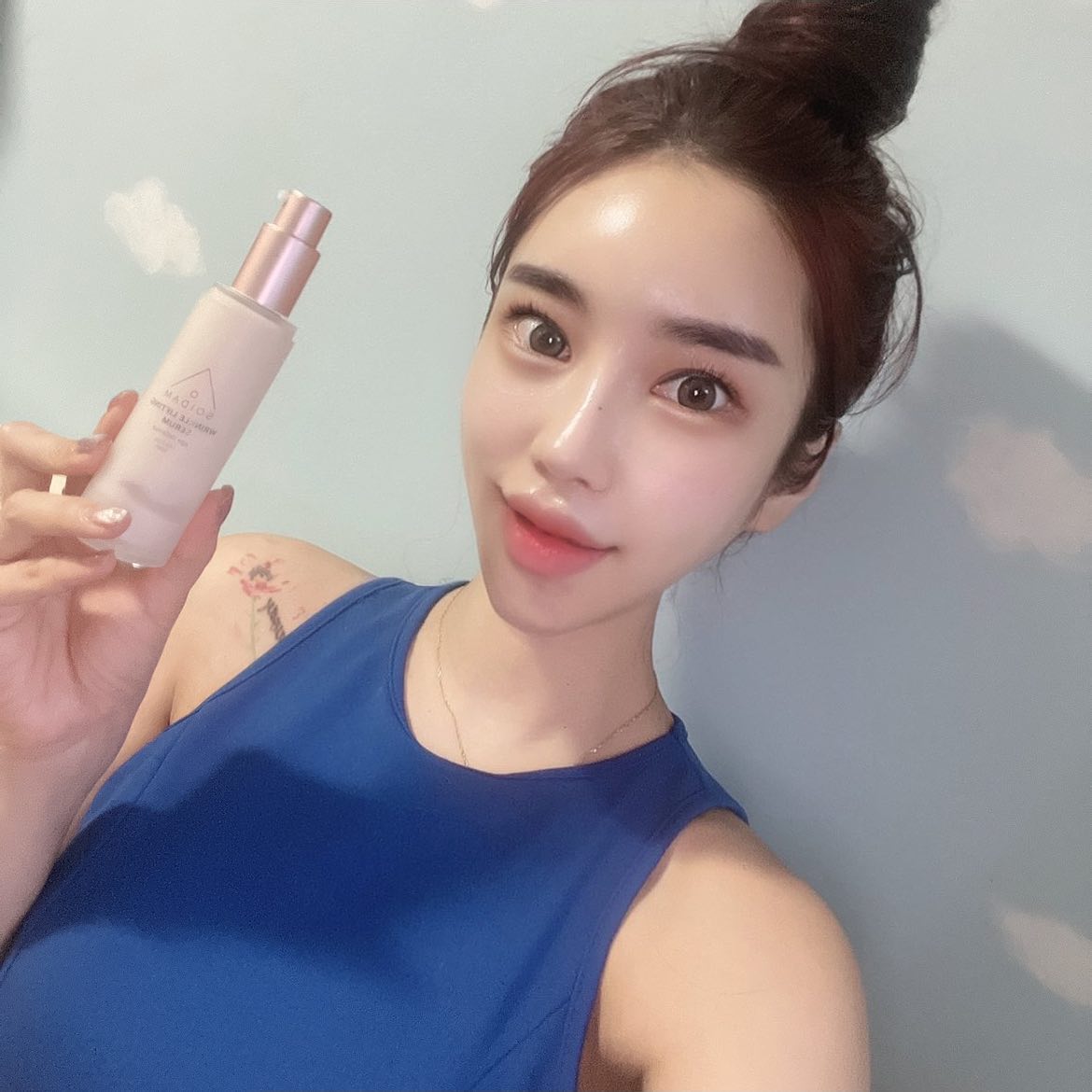#협찬
soidam_official
건성피부에 시간이 흐를수록 피부에 힘과 탄력이 없어져서 항상 신경쓰는 부분인데요!! 
건조하고 느슨해진 피부에 고농도 세럼으로 피부에 깊은 영양을 주어 탄탄하고 매끄러운 피부로 가꾸는데 진짜 도움이 되는 리프팅세럼이예요 !
💛단 7일만에 달라지는 피부변화! 고농도 세럼이라 흘러내리지도 않아요👍 
 
✔️피부자체 콜라겐합성을 유도하는 바쿠치올설분이 피부재생 및 주름개선에 도움을 준데요!
✔️피부 임상 결과 소개(주름 13.7% 개선, 탄력 15.7% 개선, 치밀도 21.5% 개선) 
✔️연꽃 추출물 배합으로 피부 진정, 결개선, 얼굴빛을 맑게 해주는 효능까지!💡

#협찬 #바쿠치올세럼 #식물성레티놀 #주름개선에센스 #3중탄력세럼 #탄력세럼 #콜라겐