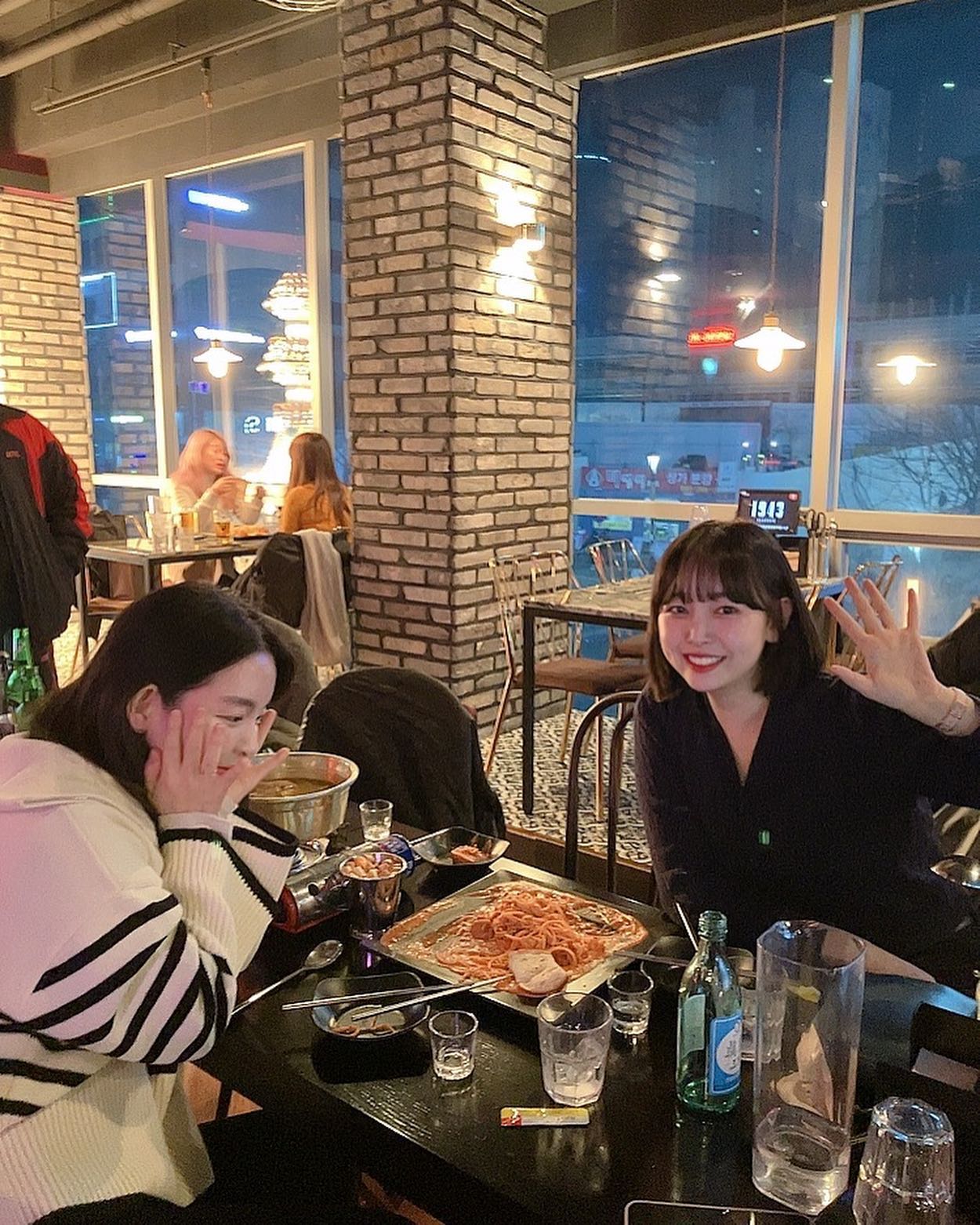 #어제 #잘놀았네 🫠

아니.. 재밋었는데
왜이렇게 잃어버린게 많은거 
내 화장품 다 어디갔는데 .. 🥹

흠.. 별거 없던 #2023 
#2024는 .. 기대해본다 🙂