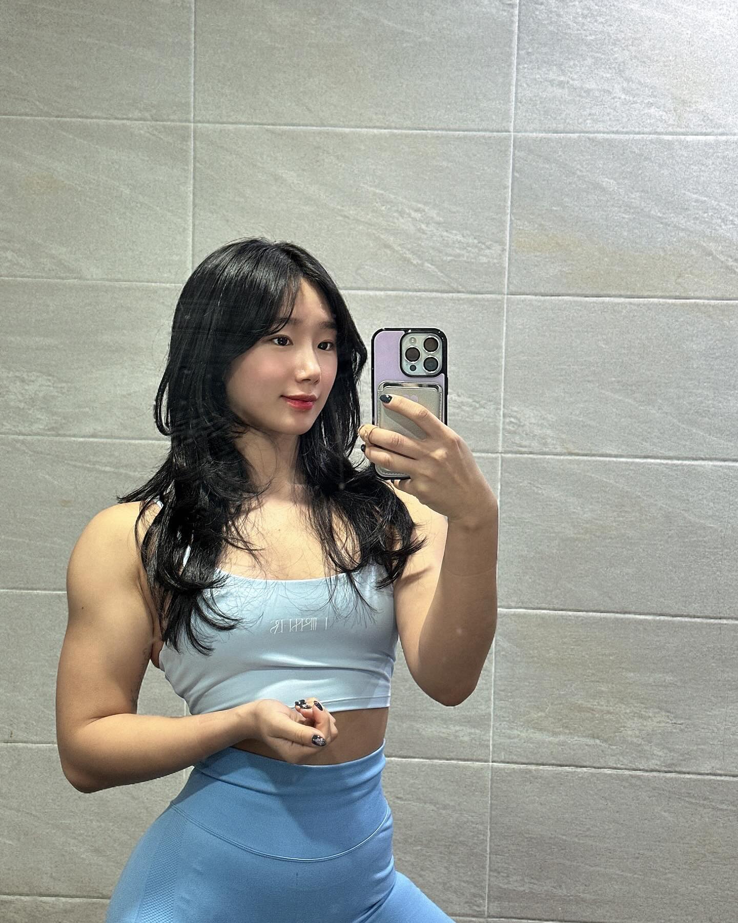오늘 머리 이쁘단 소리 엄청 많이들었당🩵
#오운완 #힙시스터즈 #운동하는여자
#레이어드컷 #레이어드펌 #콤브헤어
#workout #bodycheck