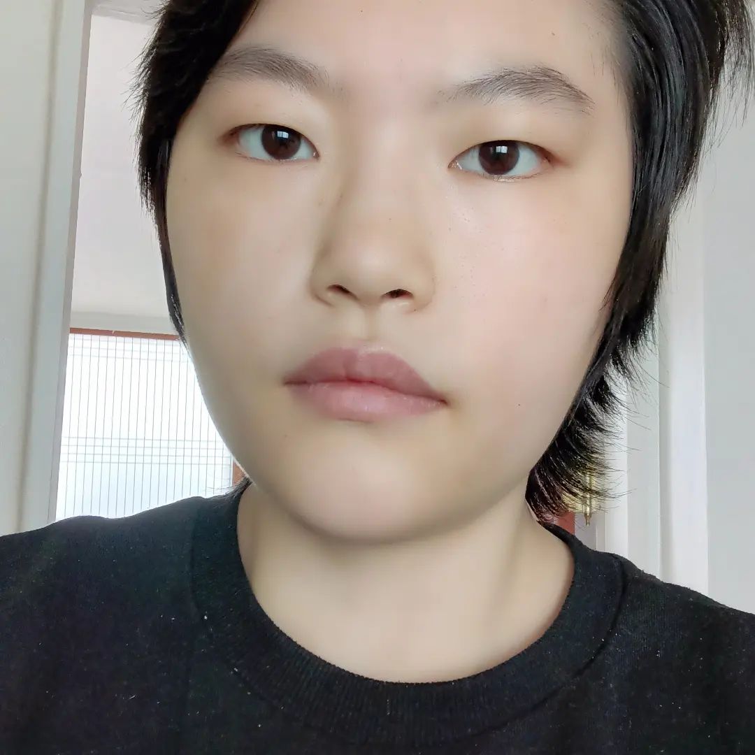 뒷머리가 이상한 상태이다