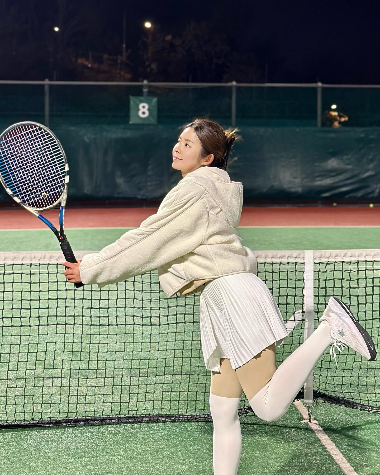 #제품제공 
한남동 야외테니스장에서 레슨 받고옴🎾
나 이제 랠리 할수있을거같은데 불러주세요😆

나나리 기모스타킹 신으니깐 한개도 안추웠당🫢
마지막 영상은 기모랑 일반 비교영상🫶🏼
.
.
.
.
.
#나나리스타킹 #기모스타킹 #기모반스타킹 #기모니삭스 #골프스타킹 #테니스스타킹 #니삭스스타킹 #겨울스타킹 #골프웨어 #골프웨어추천 #겨울골프 #겨울테니스 #테니스룩 #테니스패션 #운동소통 #운동하는여자 
.
.
.
.
.
.