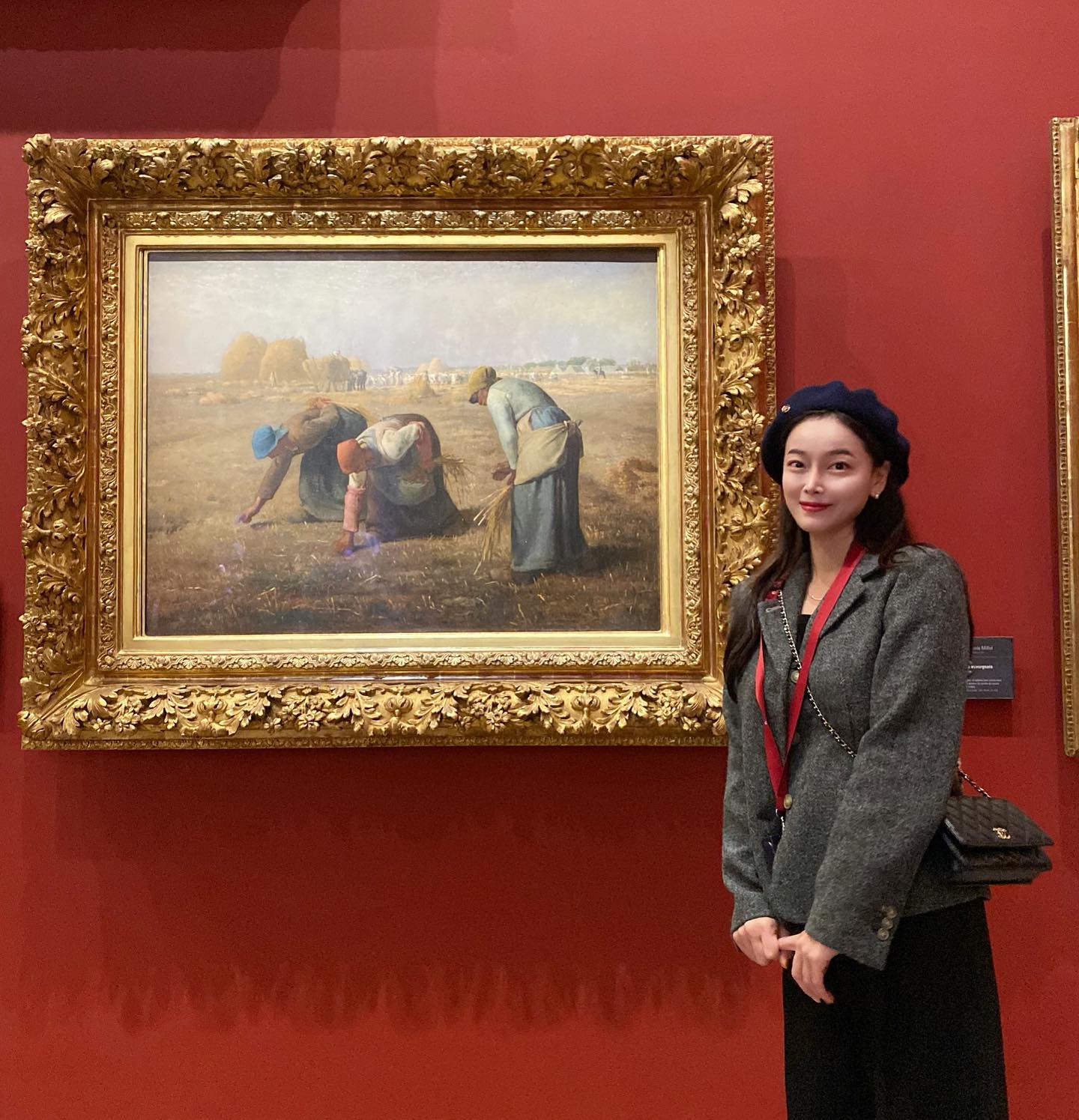 오르세 미술관🎨
미술에 조예가 깊지 않은 나에게도
꽤 친숙한 밀레, 반 고흐의 작품을 보러 간 곳인데
반 고흐 특별전까지 하고 있어서 완전 럭-키💓
( 2시간 웨이팅한 건 낫 럭키🫠 )

사진 10장으로 담기엔 턱없이 부족하지만
보고싶었던 밀레의 이삭줍는 사람들,
반 고흐의 자화상 그리고 대망의 별이 빛나는 밤까지
갠적으로 반 고흐의 인상적인 붓 터치가 아주 좋았다🙂
작품을 보고나니 그의 삶이 궁금해져서 -
한국에 돌아와 남편과
반 고흐의 일대기를 다룬 영화 시청하는걸로 마무리🙌