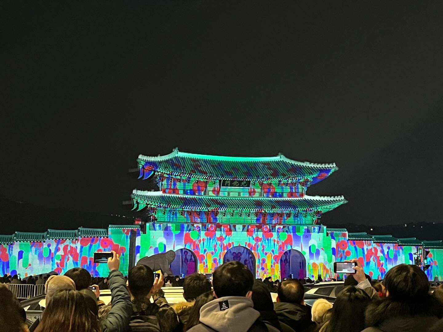 광화문 미디어 파사드

브라키오사우루스 보러 갔다가 미디어파사드까지~~🎄

#광화문 
#광화문광장
#광화문미디어파사드