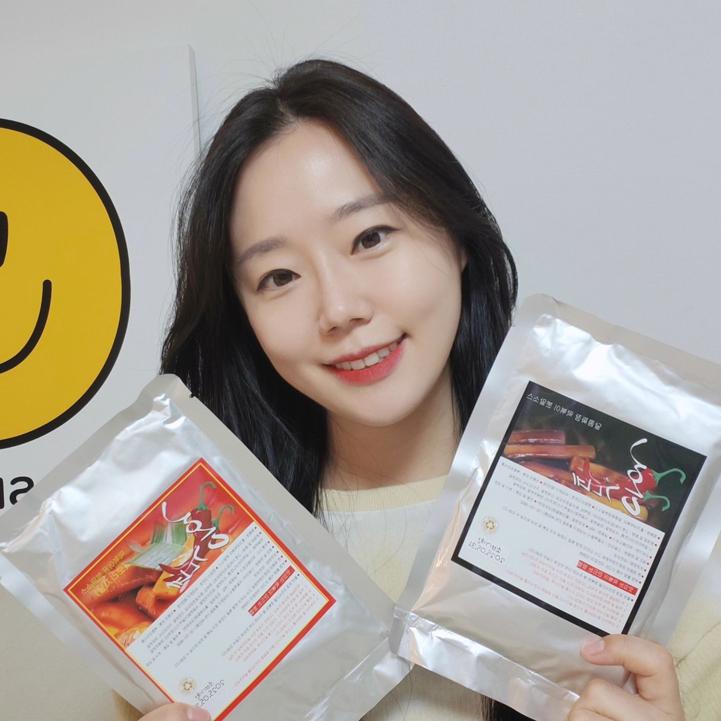 떡볶이 공구를 어떻게 지나쳐요⁉️
7/17(수) 00:00~7/20(금)23:59
딱 3일간만 이 가격이예요🙆‍♀️🙆‍♀️ 
(구매는 프로필 링크 클릭✔️✔️✔️)

1인분×5봉지 = 26,800원👉19,350원
무료배송⚡️⚡️⚡️
맛은 오리지널+짜장+로제인데
내가 원하는대로 맛을 조합할 수 있어요! 

물론 다 맛있지만
개인적으로는 오리지널과 짜장 추천해요💜
오리지널 떡볶이 소스는 여러 요리에 활용
하기 좋은 만능소스이고
짜장 떡볶이는 먹고 남은 소스에 밥 말아 먹음
진짜 밥도둑이예요!!!🍚 

떡이 떡집 떡처럼 쫄깃쫄깃하고 향이 좋구요~
어묵도 마찬가지로 향이 좋고 넘넘 맛났어요🤤 

무엇보다 떡볶이 양념이 진짜 특별한데요🫶
분말소스로 되어 있어 상온 보관하시면 되고
유통기한이 길어요😚
1인분 포장이라 자취하는 분들이 먹기 편해요! 

떡볶이는 쟁여두고
두고두고 먹는 거쥬❕️
이번 기회에 맛난 떡볶이 꼭 드셔보세용🥰

#떡볶이공구 #떡볶이밀키트 #공구중 #공구 #떡볶이밀키트추천 #떡볶이택배 #떡볶이