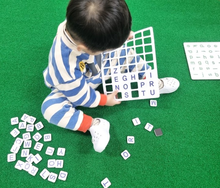 광고"
🩷천안 영어키즈카페! 추천해볼게요!🩷
네이버검색 : 키즈195(불당동 위치)
키즈195 : kids.195
 
천안 불당동에 영어키즈 카페 OPEN!!
할인 이벤트도 있고! 
원어민분들과 함께 밀착으로 진행된다는 
전국유일, #영어키즈카페 
 
키즈카페만 보내기 아쉬웠다면?
#천안영어키즈카페 #키즈195
현직 통역&번역 대표님이 운영중이라
더욱 탄탄하고 원어민과 즐겁게
밀착형으로 함께 할 수 있는 놀이 가득~!
 
❤대표님 자녀를 수년간 담당하는
원어민들로만 구성이 되어져 있어요!
❤전국 유일 소수 정예 연령대 별
레벨 별 맞춤 세션으로 운영이 되어져요!
❤우리 아이 1:1 맞춤 분석 진행으로
원어민 밀착 관리가 이루어집니다!
❤100% 영어 환경 안에서 제공되는
다양한 놀이 체험이 제공됩니다!
 
📢 영유아전문 원어민과 함께하는 영어키즈카페!
☎0507-1304-2694
천안시 서북구 불당25로 192 214호
(뚜레쥬르 불당 신도시점 건물 2층)
 
#천안키즈카페 #아산키즈카페 #탕정키즈카페 #천안영어키즈카페 #아산영어키즈카페 #천안영어놀이 #아산영어놀이 #천안키즈카페추천 #아산키즈카페추천 #천안맘카페 #아산맘카페 #천안맘스타그램 #아산맘스타그램 #천안영어 #아산영어 #천안키즈영어 #천안영어키즈 #아산키즈영어 #천안영유아 #천안키즈놀이프로그램