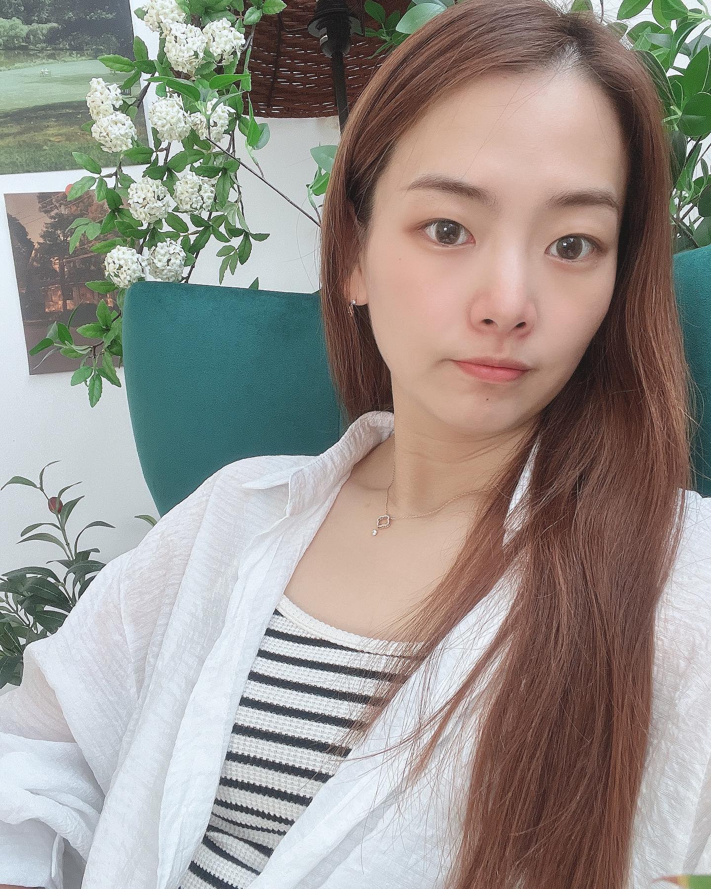 .
제품촬영 때문에 예약한 
#데이온스튜디오 
스튜디오가 너무 예뻐서 
셀카남기기 🙂
나중에 친구들이랑 파티와야지 
믿어 🤍좋은날이 올거야🤍 

#daily #today #selfie 
#오늘 #힘내자 #화이팅