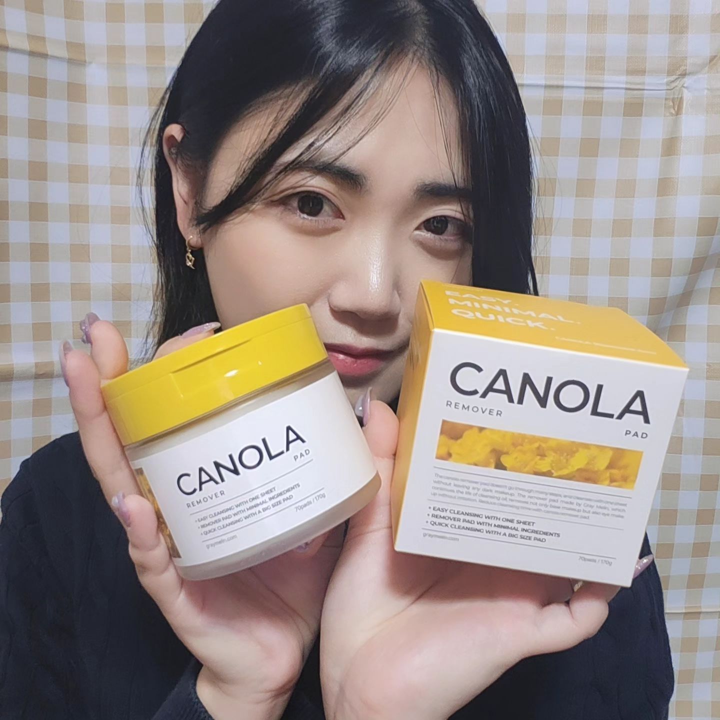 #협찬
💛카놀라 리무버 패드💛
엄청 촉촉하게 리무버 함량이 많았던 제품!
세정력도 너무 좋아서 한두번 쓱싹 한가 화장이 금방 지워지더라구요!
클렌징폼 하기 전에 간단하게 패드로 화장 지우자구요🫶
자극도 없었고, 패드도 부드러워서 까끌거리는 느낌 전혀 없었어요!
카놀라 오일이 함유되어 있어 보습력까지 짱짱함👍
안에 집게도 걸어 놓울 수 있게 되어 있어 편리한 제품이였어요💕
.
#화해 #화해sns리뷰단 #그레이멜린 #클렌징패드 #카놀라리무버패드 #립앤아이리무버 #클렌징티슈 #클렌징 #메이크업클렌징 #뷰티 #뷰티그램 #뷰티모델 #뷰티템 #협찬디엠 #협찬모델 #맞팔 #선팔맞팔 #선팔하면맞팔 #맞팔해요 #1107플러스 #행복으로채운날