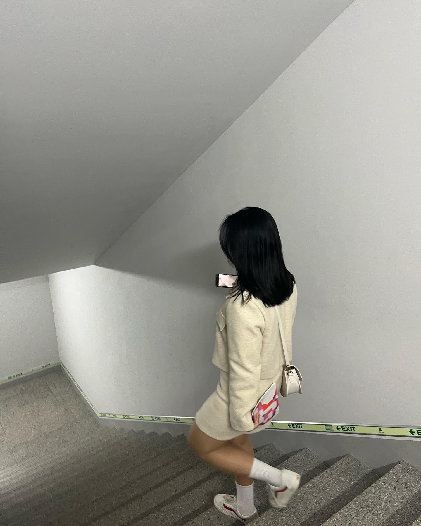 더 현대 비상계단 스꺼ㄹ..🫤