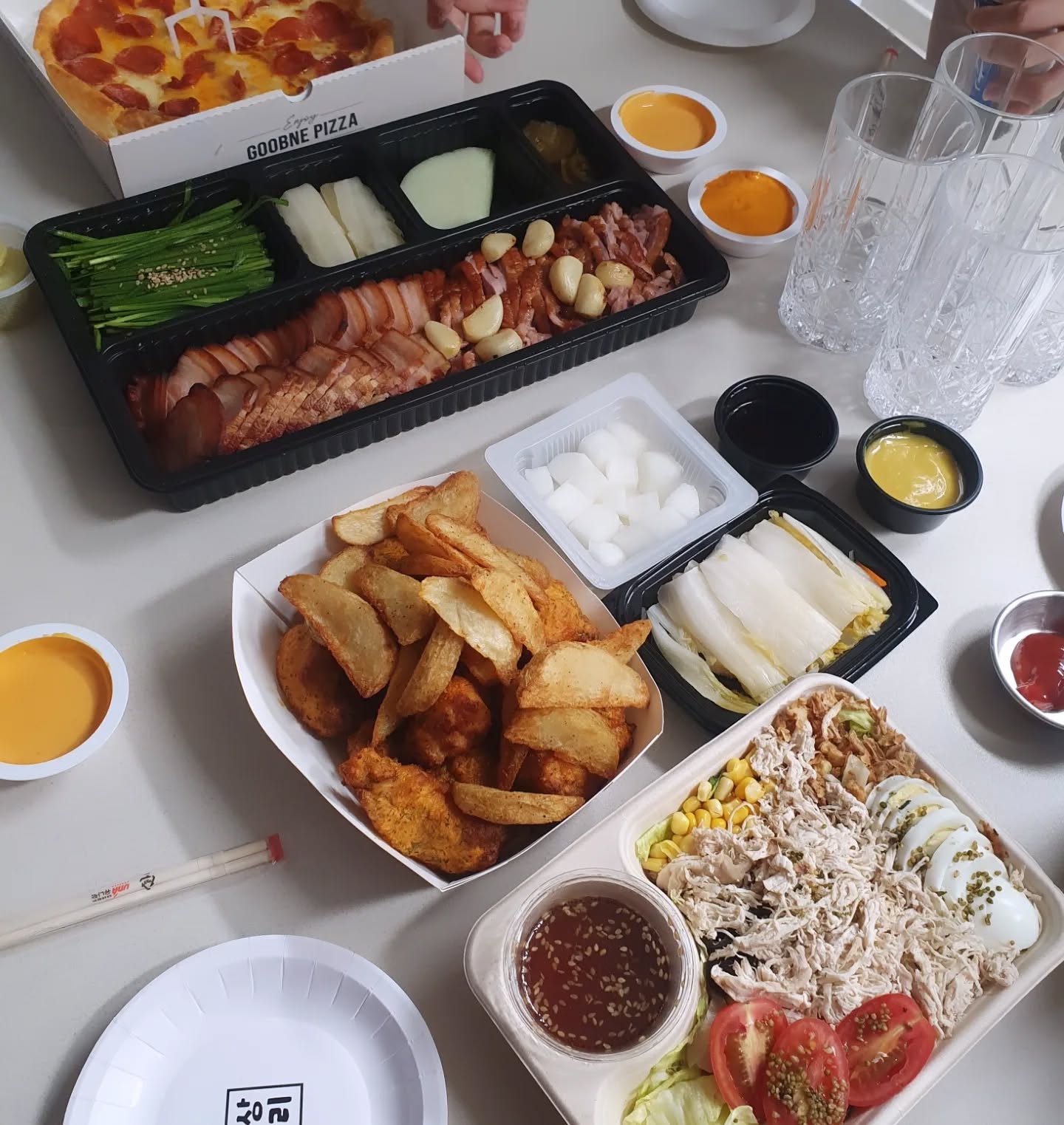 🎀오늘아님주의🎀

엔프피들의 급 저녁모임
넘 즐겁고 신나잖아!😝

야채곱창 진짜 대박 👍🏻 
또 먹으러 가야게쒀~~

오타이산 창틀 방충망
고마워요오오오💜

어제 멸치받아온거 안비밀😆
또 만나용💕