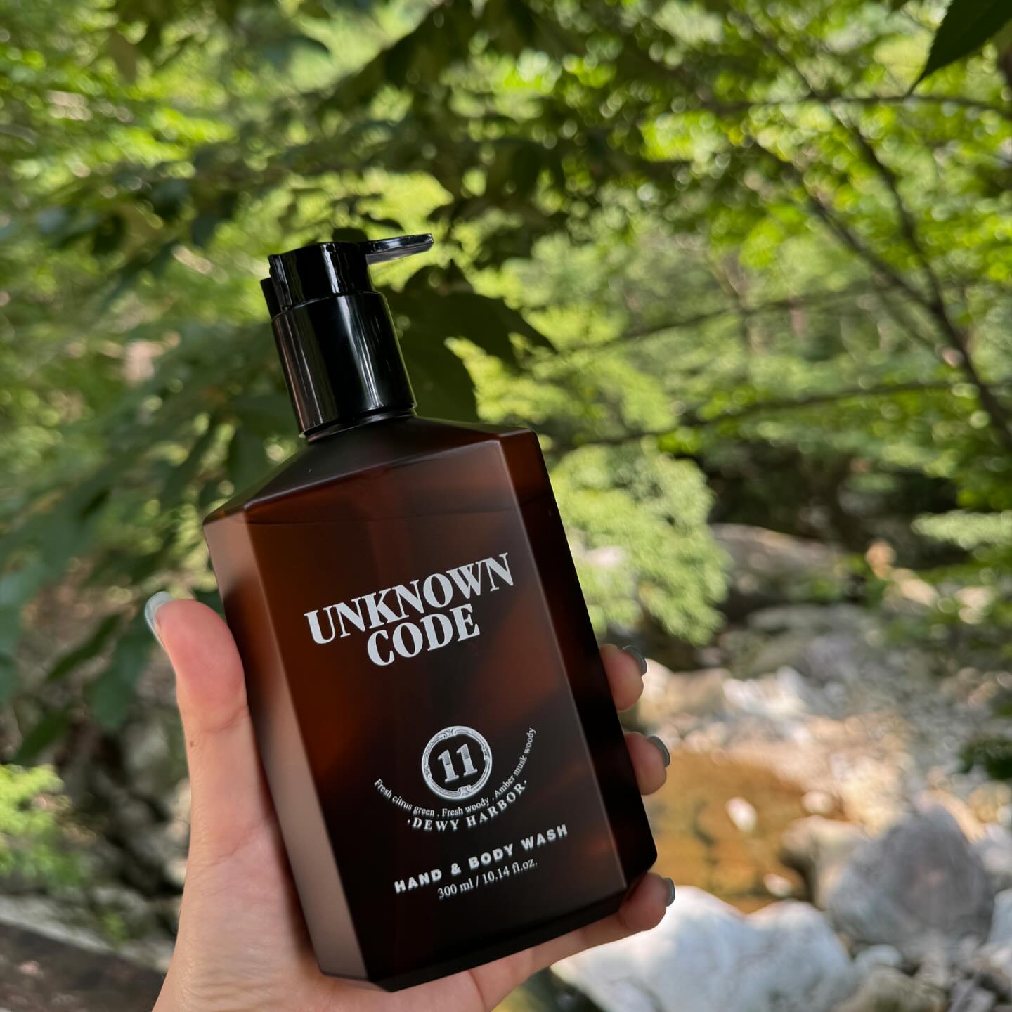 #협찬

🧼 언노운코드 핸드&바디워시

무더운 습한 날씨가 연이어지는 요즈음
손을 씻는 것만으로도, 바디 샤워 하는 것만으로도
마치 향수를 뿌린 것처럼
은은- 하게 머스크 향을 내뿜는 핸드&바디워시

미밍이 사용하는 듀이하버는
비옥하고 촉촉한 소사 나무의 모시향을
머스크로 재해석 한 향으로
일상에 상쾌함을 선사해준답니다 🧖🏻‍♀️

✔️ 네이버 스마트 스토어, 카카오 선물하기
✔️ LCDC SEOUL 성수 편집숍
✔️ 롯데백화점 잠실 3층, 현대백화점 킨텍스 2층, 스타필드수원

#AD #언노운코드 #선물 #핸드워시 #바디워시 #데이트선물 #인테리어소품 #집들이선물 #답례품 #데스크테리어 #20대남자선물 #30대남자선물 #생일선물

unknown_code.official