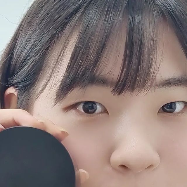 제로 on Instagram: "#협찬 광고를 빙자하여 셀카를 올리고 싶었던 거 같기도...? @giverny_korea에서 고밀착 시그니처 쿠션을 받았습니다! 저는 핵! 지성이라 무너짐을 항상 생각하는데, 얇고 가볍게