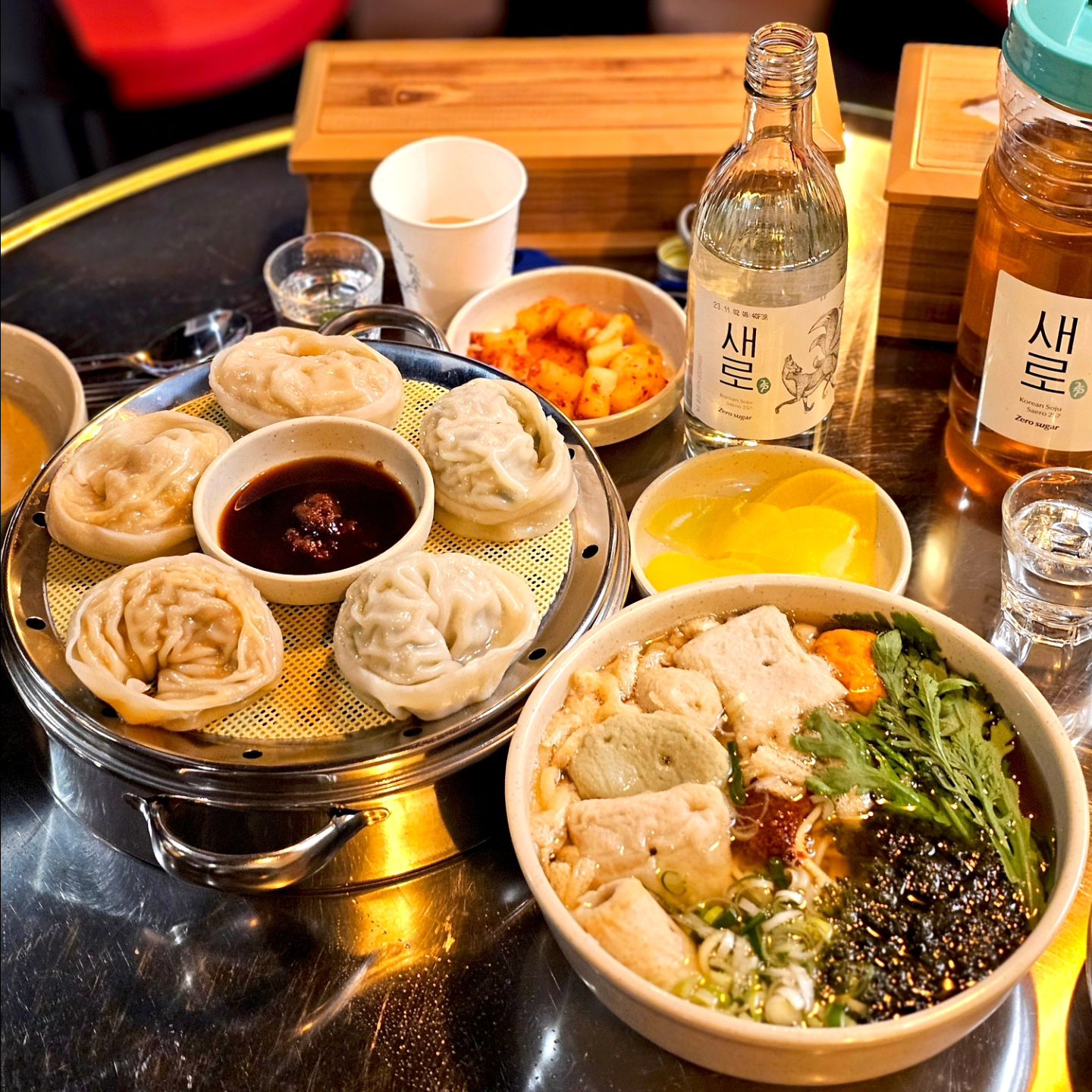 #협찬 #리뷰노트
우동 맛집인데 왜 닭발도 맛있어요..?
hansin1316

얼큰 뜨끈한 즉석우동 🍜
속이 꽉 찬 왕만두 🥟
불맛 나는 쫀득한 무뼈닭발
& 소주 한 잔~*

배 터진다는 왕돈까스 맛을 못 봐서
다시 갈 예정 !!

📍경기 부천시 부일로459번길 9 1층
📍평일 18:00, 주말 17:00
~ 월-목 03:30, 금토 04:00, 일 03:00
👉네이버 예약 시 천 원 할인
👉20:00 이전 입장시 음료 or 주류 1+1

#단골각 #부천역맛집 #부천역술집 #부천역우동 #부천역돈까스 #한신우동 #한신우동부천역점 #부천역간술 #부천역포차 #부천역포장마차 #부천역해장
