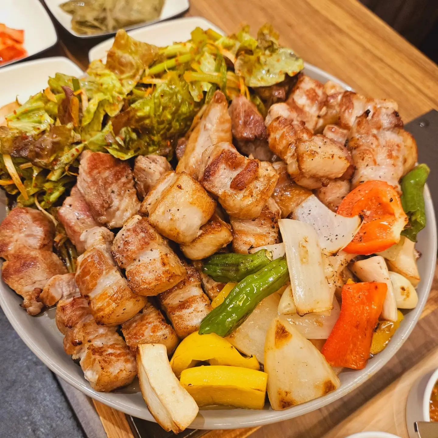 #일상

주안 시민회관 공원에 있는 맛집😙
#로띠에식당

분위기도 너무 좋고
삼뎝살과 목살이 기름지지 않고
부드러워서...😚
입에서 살살녹는

소금과 와사비에 찍어먹는 이맛
너무 맛있다🫡

재방문의사 O

#로띠에 #로띠에유모차 #애견동반식당
#주안맛집추천 #데이트장소
#돈독하게 #화목하게 #세트 #완만하게
#미도리샤워 #하이볼 #제로콜라