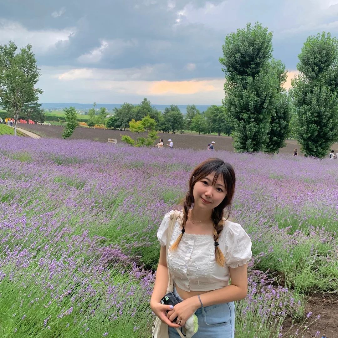 💜🪻緑の上に色づいた紫🪻💜