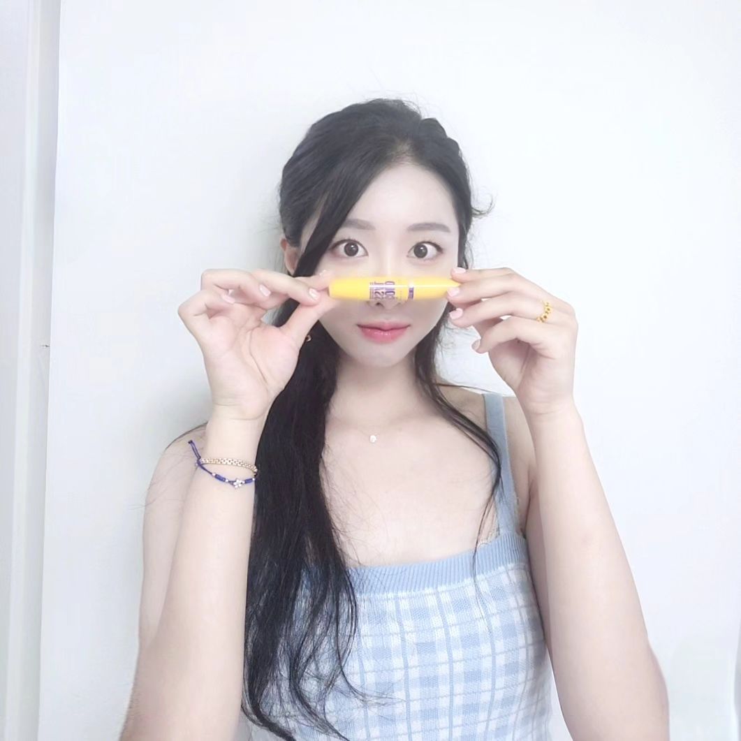 #광고 바르는순간 달라지는 마스카라✨️ 
💛메이블린 뉴욕 콜로썰 마스카라예요💛

아마 한번쯤은 다들 써보셨을 국민 마스카라예요💕

완전 메가볼륨인데
✅️ 눈모양과 닮은 나선형 브러시라서
앞쪽뒤쪽까도 잘 발렸어요!
✅️ 워터프루프&스웻프루프✨️
✅️ 하루종일 끄떡없는 컬링감🫢
ℹ️ 볼륨 플럼핑 포뮬라 함유

메이블린으로 모태속눈썹 여신으로💖

✔️볼륨 꽉 채워드리는 마스카라로 추천드려요💗💗

.
 #히나뷰티#마스카라#메이크업#완벽컬링 #국민카라#15그램 #15그램뷰티 #15그래머 #메이블린뉴욕 #콜로썰마스카라 #노랑마스카라 #올리브영마스카라 #풍성볼륨래쉬 #파워지속력  #마스카라추천 #올리브영 #콜로썰볼륨 #콜로썰지속력 #워터프루프 #마스카라 maybelline #인슈슈 #그로커#그로우커넥트#그로커챌린지