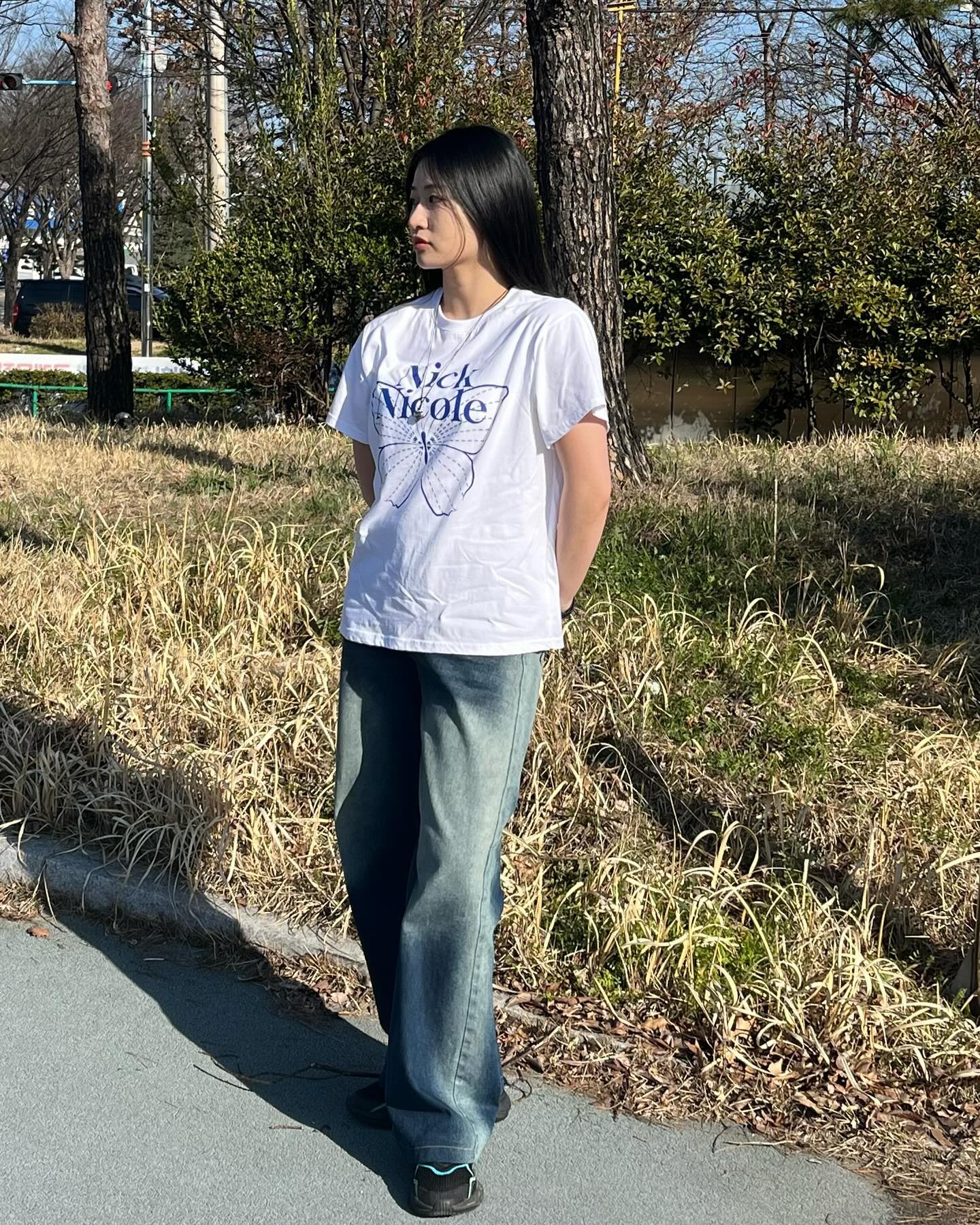 날씨 너므 좋아서 반팔만 입은 날💐
닉앤니콜 반팔티도 너무 예쁘구,
길 가다가 봄 노래 나와서 
갑자기 기분 더 좋아졌었다 ㅎㅎ