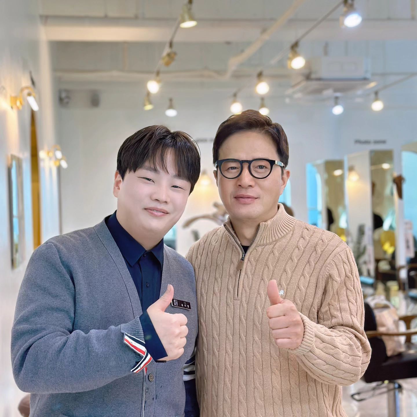 성격 좋으신 조영구 형님 
청주에 행사있거나 방송있으실때마다 찾아주셔서 감사합니다.

#청주미용실 #미용가 #미용가로데오점  #미용가동남점 #청주머리잘하는곳 #청주연예인협찬 #탑10가요쇼