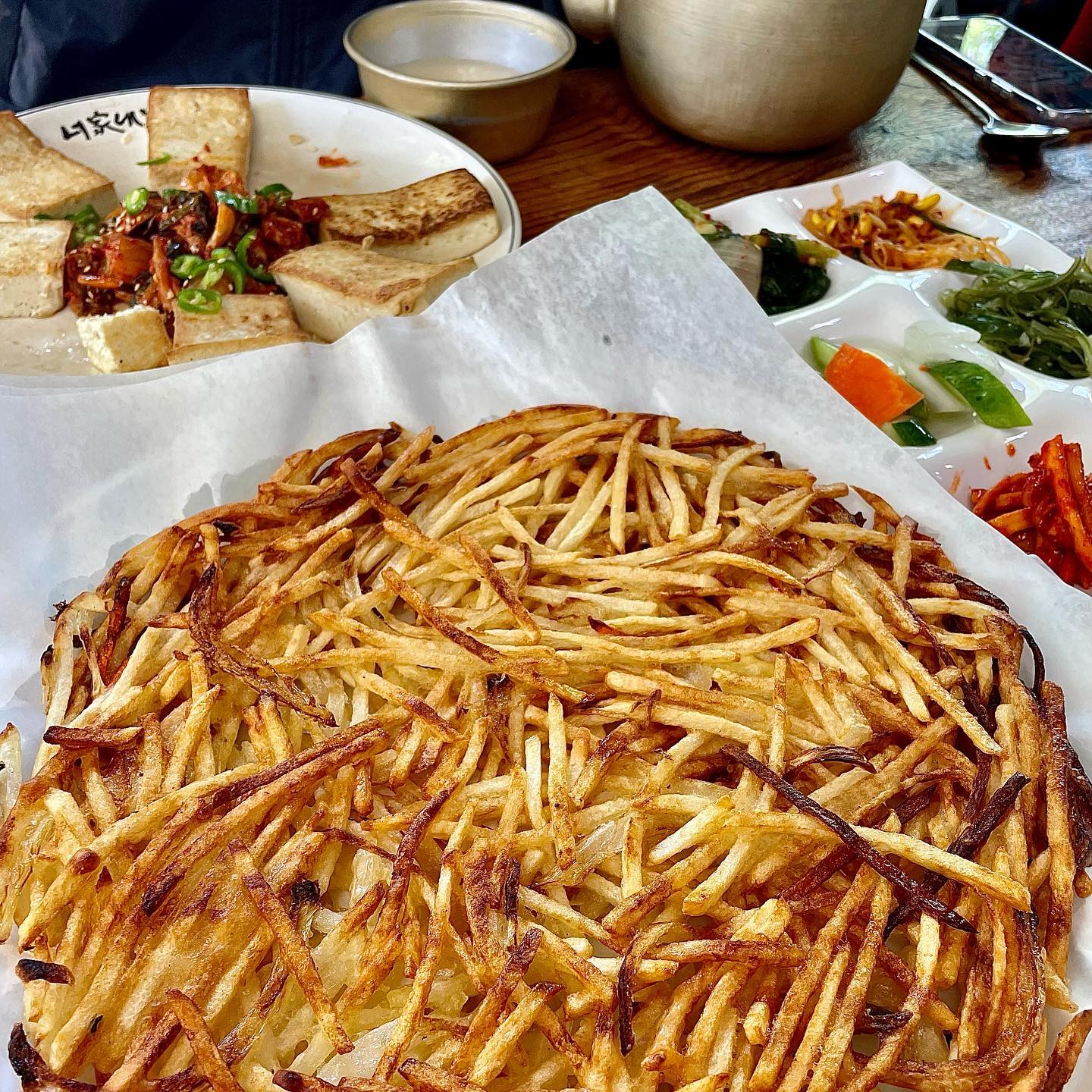 청주 상당산성 막걸리 맛집

바삭한 감자채전
고소한 들깨수제비
청국장 1인분도 가능한 산성

동문집.

✅ 청주 동문집

​

✅ 충북 청주시 상당구 성내로 118번길 20

✅ 충북 청주시 상당구 산성동 48-2

✅ 043-252-8190

#동문집
#청주산성맛집
#청주상당산성 
#청주막걸리
#감자채전
#막걸리
#청주맛집
#청주비오는날
#음식
#맛스타그램 
#청주어디가
#청주여기어때
#두부김치맛집