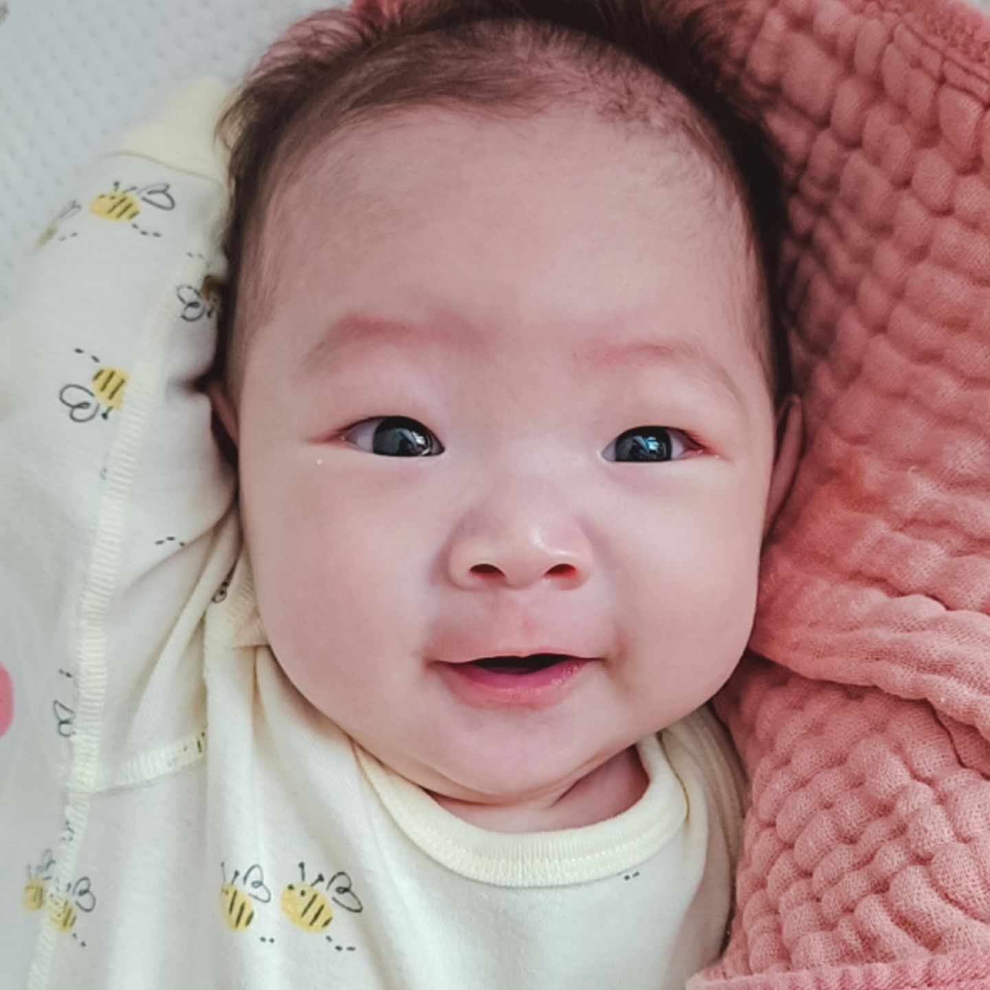 기뻣다 슬펏다 웃겼다 슬펏다가 하루에도 수십번 바뀌는 표정,
이것도 보는 재미가 있지♡