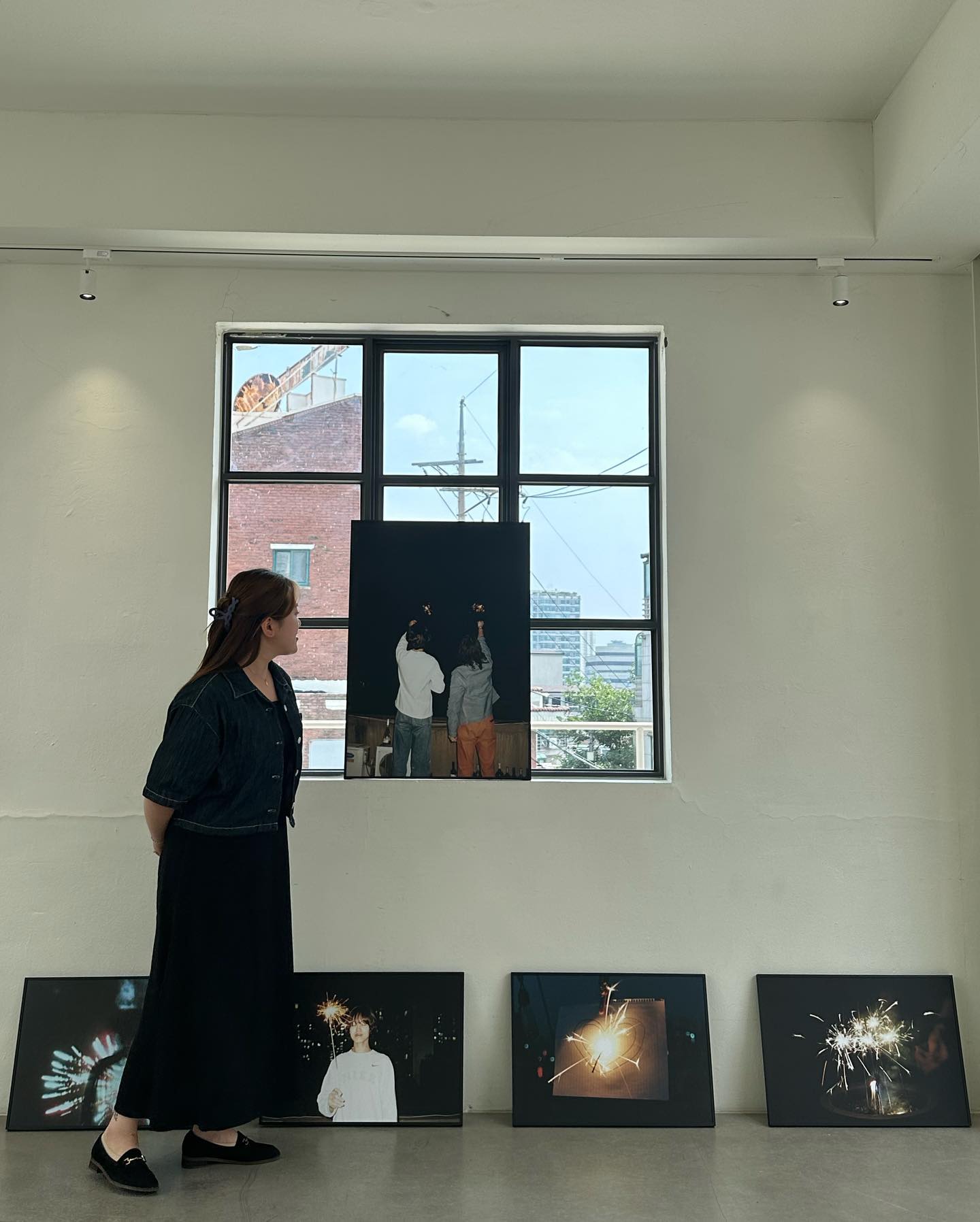 230605
|ૂ�•ᴗ•⸝⸝)”

한참 지나고 올리는 <Mondegreen: 이해와 오해> 사진전

사진과 자연광이 잘 어울렸던 사진전 장소였다 ⁎ᵕᴗᵕ⁎ 

필카의 묘미는 역시 있다니까꒰ ◡̈ ꒱

#데이먼스이어 #사진전