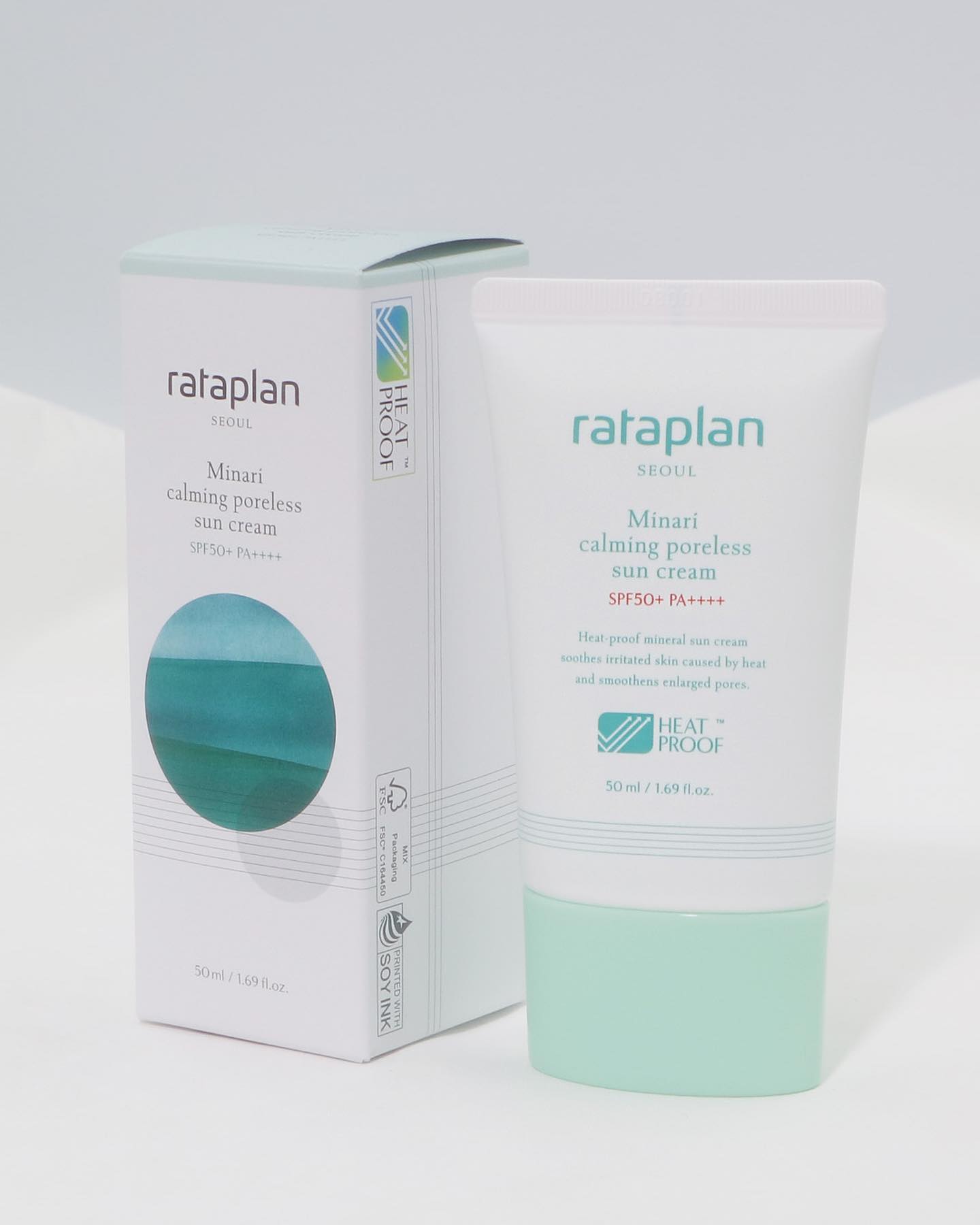 #광고 rataplan.official

진정 선크림으로 핫한 라타플랑에서
NEW 열모공자차 선크림이 새롭게 출시되었어요!

열로 인해 늘어지고 탄력을 잃은 모공을 꽉!
조여주는 열 모공 케어 선크림으로
모공 부자인 제 피부도 매끈하게 케어해주는
느낌이라 요즘 부담 없이 사용 중이에요.

모공 막힘, 피부 흡수 걱정이 없어 민감 피부도
안심 사용 가능하고요, 산뜻 보송한 블러 텍스처로
가볍게 발려 매끈하게 모공을 커버 + 결 보정으로
모공 고민 없는 도자기 피부 표현을 해준달까요?

외출만 하면 피부 열이 쉽게 오르는 편인데
라타플랑만의 독자적 선케어 솔루션
히트프루프 인증으로 일시적 쿨링이 아닌
피부 열을 차단해 주니까 한결 편안하답니다😊

진정에 모공 케어까지 할 수 있는 자외선 차단제
찾는다면 히트프루프 미나리 선크림 추천!

#라타플랑 #미나리선크림 #무기자차선크림 #선크림추천 #순한선크림 #히트프루프 #열모공자차 #모공요철커버