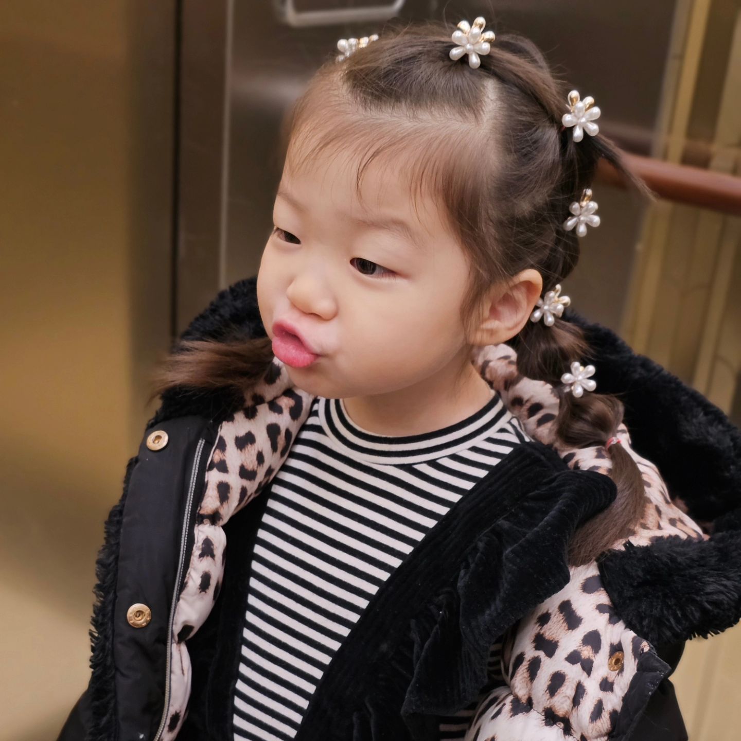 화려한 머리핀이 나를 감싸네

여권 신청하러 구청갔다가
봄이 새집 장만도 함 🤣
