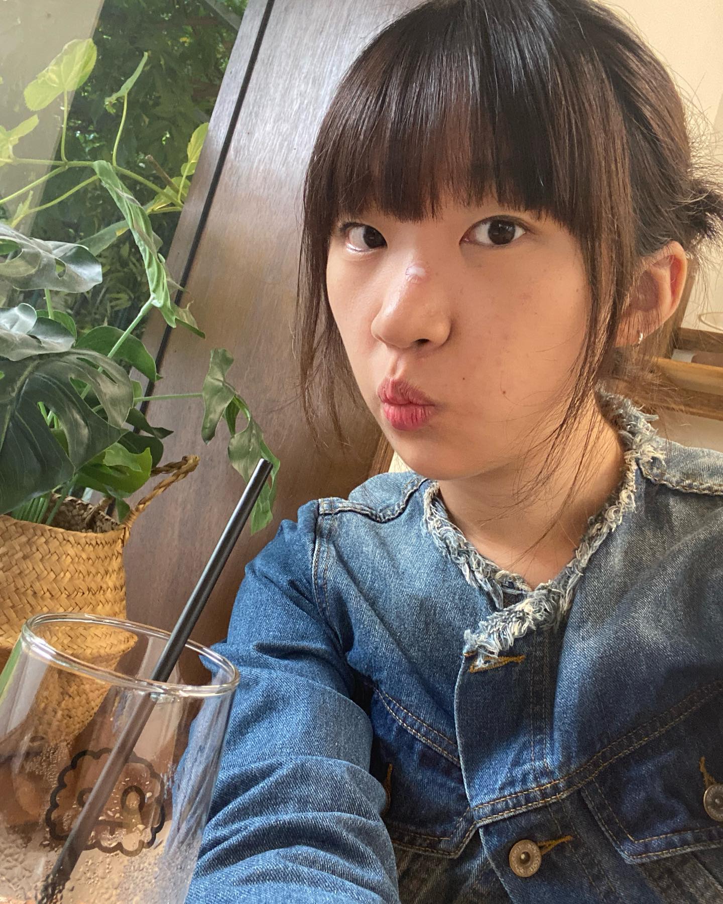 여드름패치가 눈에 띄는 건 정상입니다