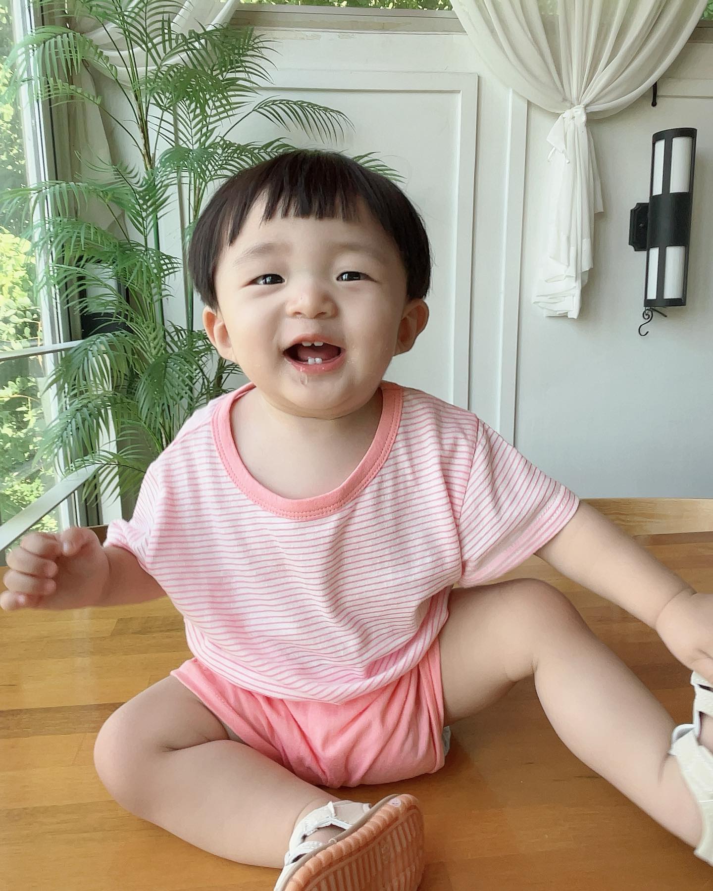 #예준그램

지난 주 다녀온 안동 <유아히어카페>
여기가 나는 solo에 나왔던 곳이라지⁉️

그나저나 침줄줄이지만
핑크예준도 이뻐서 찍어주기💕

dear.myone_ 

#안동카페 #유아히어카페