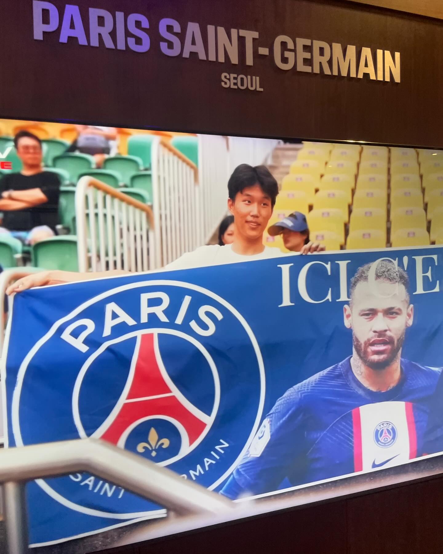 PSG 플래그십 스토어 생겨 가봄
1층 카페 2층 락커룸 경기장 컨셉
다양한유니폼 예쁜 굿즈들 가득
파리생제르망 샵 한번들려볼만함
#PSGKOREA
#압구정로데오 #PSG플래그십스토어 #파리생제르맹
#압구정핫플 #압구정카페
#PSG #psgstore