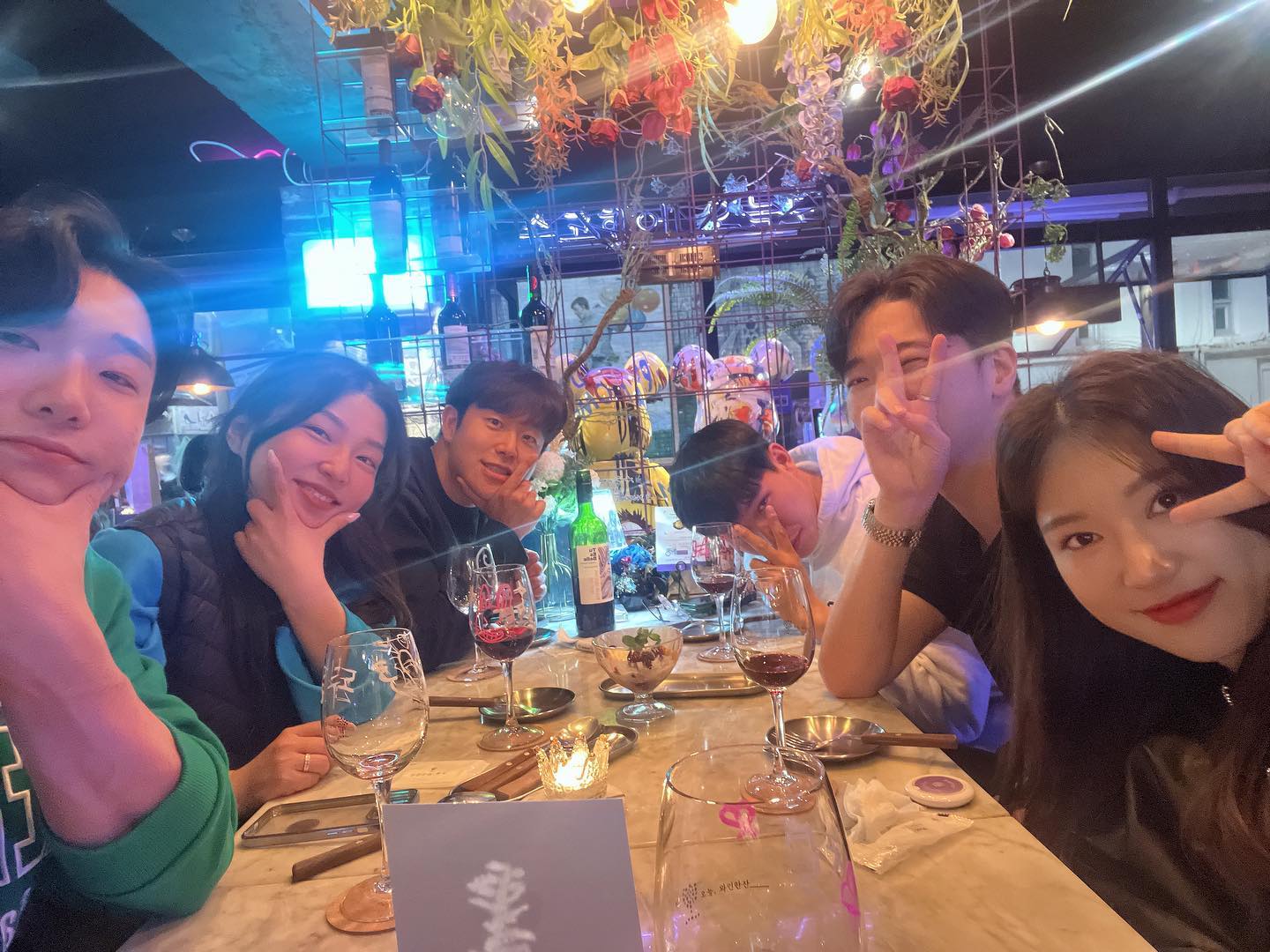 주말내내 죽어있다가 이제야 살아났다...
밤새 놀다 출근하는건 이제 무리데스..😅