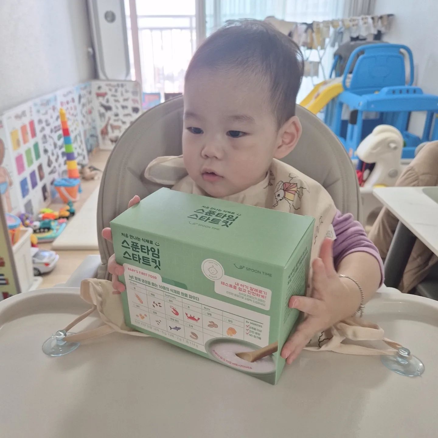 #협찬 스푼타임 스타트킷

👶🏻 6개월 아기는 이유식도 시작해야 하고 알러지 테스트도 해야 하는데 이유식 공부하랴, 알러지 공부하랴 정말 멘붕이 따로 없었다.
이럴때  필요한 게 스푼타임 스타트킷’!!!                                          
👶🏻 스푼타임 스타트킷은 과학에 의거한 정확한 용량을 활용했고, 소아과 전문의와 함께 개발했다는 점에서 믿고 사용할 수 있다
👶🏻 귀엽고 앙증맞은 디자인의 알러지 테스트 일지는 냉장고에 붙여서 수기로 작성할 기분이 난다

🔖spoontime_
.
.
.
.
.
.
#알레르기테스트 #알러지테스트 #초기이유식 #초기이유식식단표 #이유식식단표 #미음만들기 #이유식준비물 #토핑이유식 #이유식큐브 #이유식가루 #첫이유식 #새우테스트