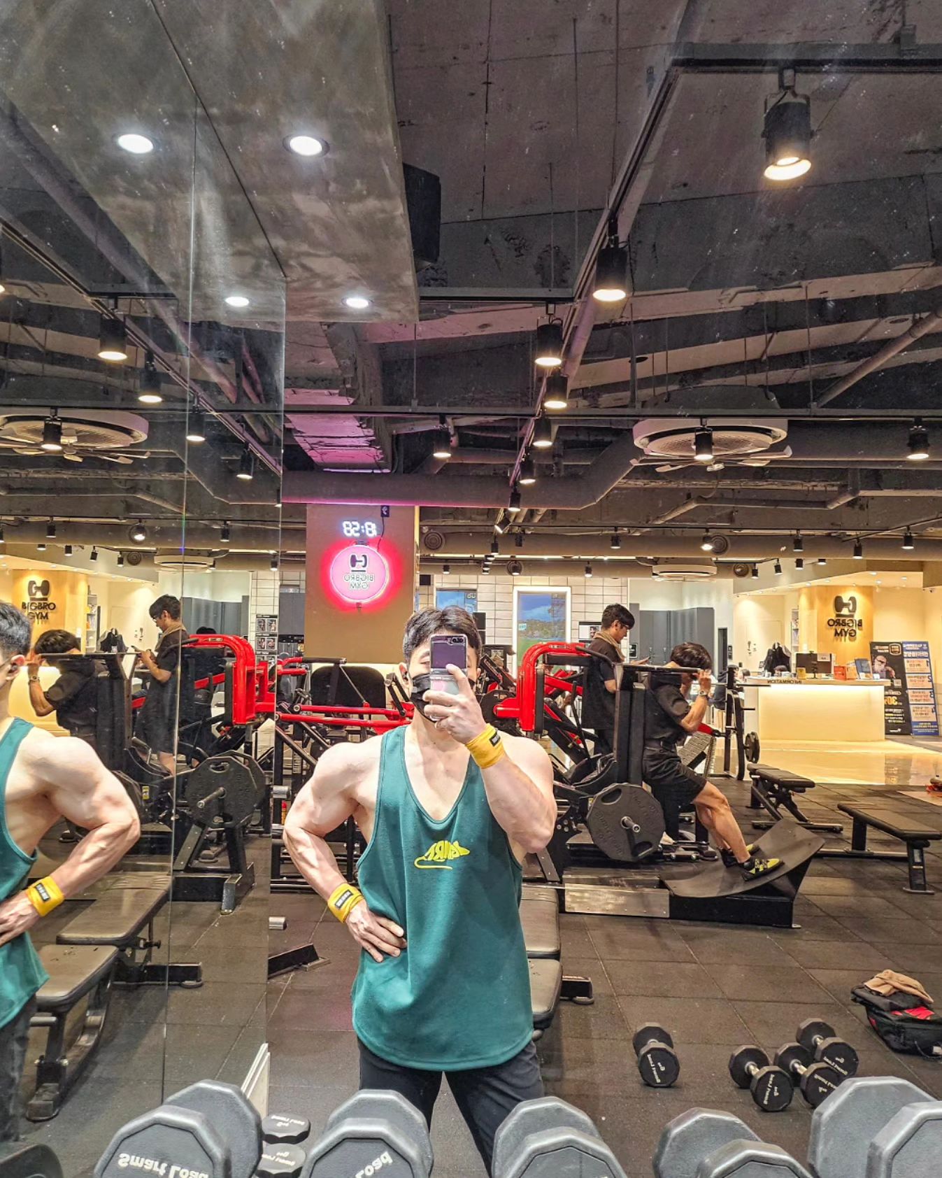 ⠀
-느리지만
-성실하게
-꾸준하게
-遅くても
-真面目に
-地道に
-
-오늘도 즐겁게 운동 완료💪😊
-今日も楽しく筋トレ完了💪😊
-
-짐랫 신상나시 그린은 보온성 까지 있네 넘 좋다☺️
-ジムラット緑トレ服は保温性まであるめっちゃよい☺️
#짐랫 #gymrat
#오운완 #다이어트 #다이어터 #복근 #운동소통 #운동기록 #ㅇㅇㅇ #헬스 #헬스타그램 #선팔하면맞팔가요 #ジム #ダイエット #筋トレ女子 #筋トレ男子 #美尻 #筋トレ #筋トレ好きと繋がりたい #フォローバック #フォロー返します #フィットネス #gym #fitness #fitnessmodel #workout #likesforlike #followforfollowback