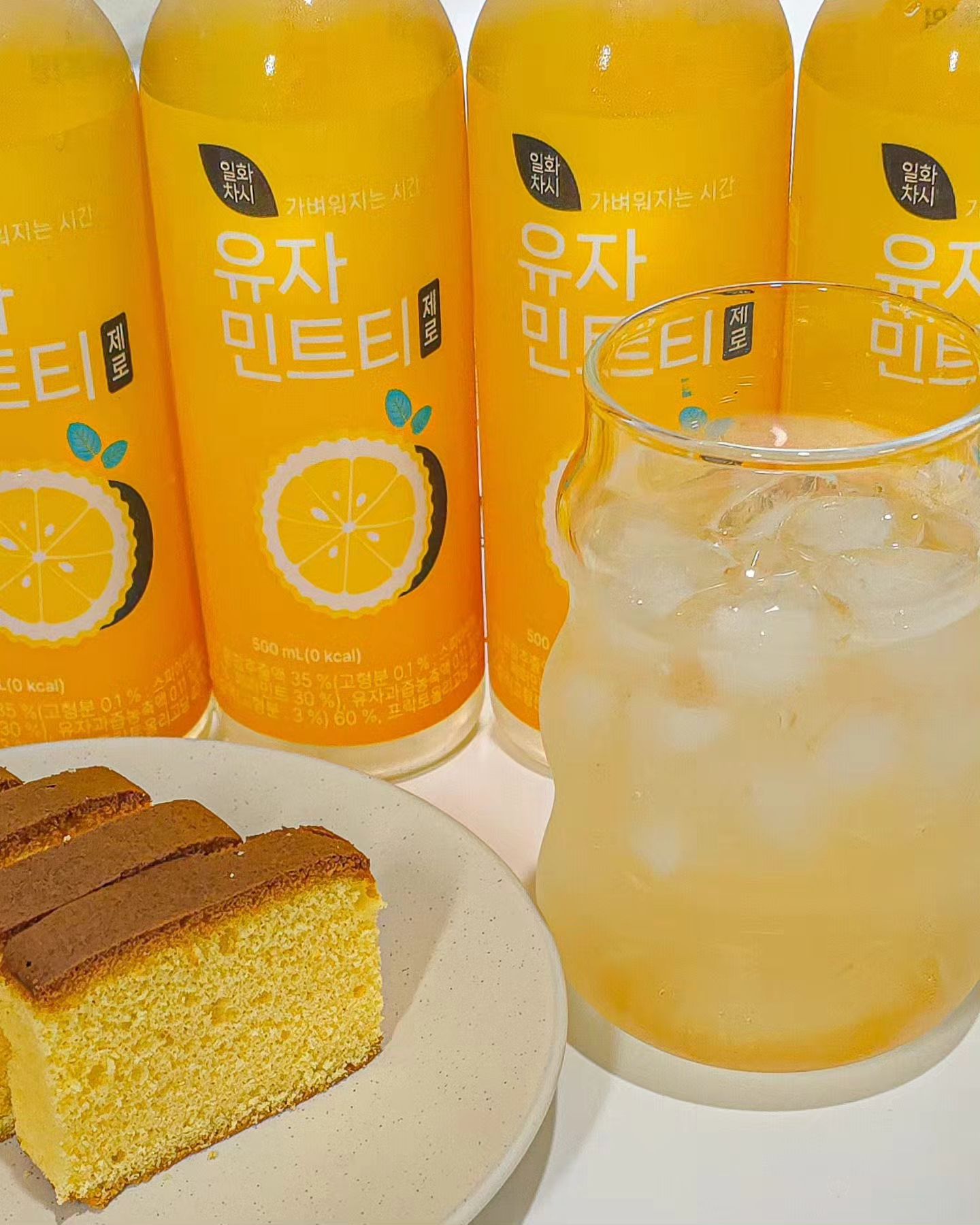 #제품제공 #일화차시 

푹푹찌는 무더운 여름🌞
더위에 지친분들에게 활력을 다시 찾을 수 있는 
일화차시 유자민트티제로 🍋  어떠신가요,,,?
유자의 달콤상큼함과
스파이시민트,페퍼민트로 티의 맛을 풍부하고
시원하게 해주는!!!
게다가 칼로리,당,콜레스트롤,단백질도 0%
zero - 부담없이 마실수있는 티입니다💛 

+여기다가 에스프레소 원샷넣으면
요즘 다시 핫한 아샷추도 완성 ~ 😆

✅ 구매문의
brrr__official
https://m.brand.naver.com/ilhwa/products/10443533953

.
.
.
.
.
-
#제품협찬 #협찬 #일화 #유자민트티
#유자티 #민트티 #티타임 #tea #teatime
#홈카페 #homecafe #제로티 #티타임
#간식스타그램 #먹스타그램