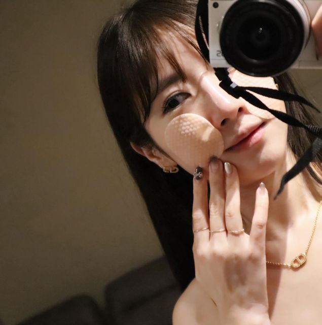 민요정🧚🏻‍♀️ on Instagram: "#광고 @medicube_korea 토너패드 장인 메디큐브에서 트러블부터 흔적까지 한 번에 닦아내는 여드름성 피부 전용 패드가 출시 되었어요!!🎈 석시닉 애씨드 필링패