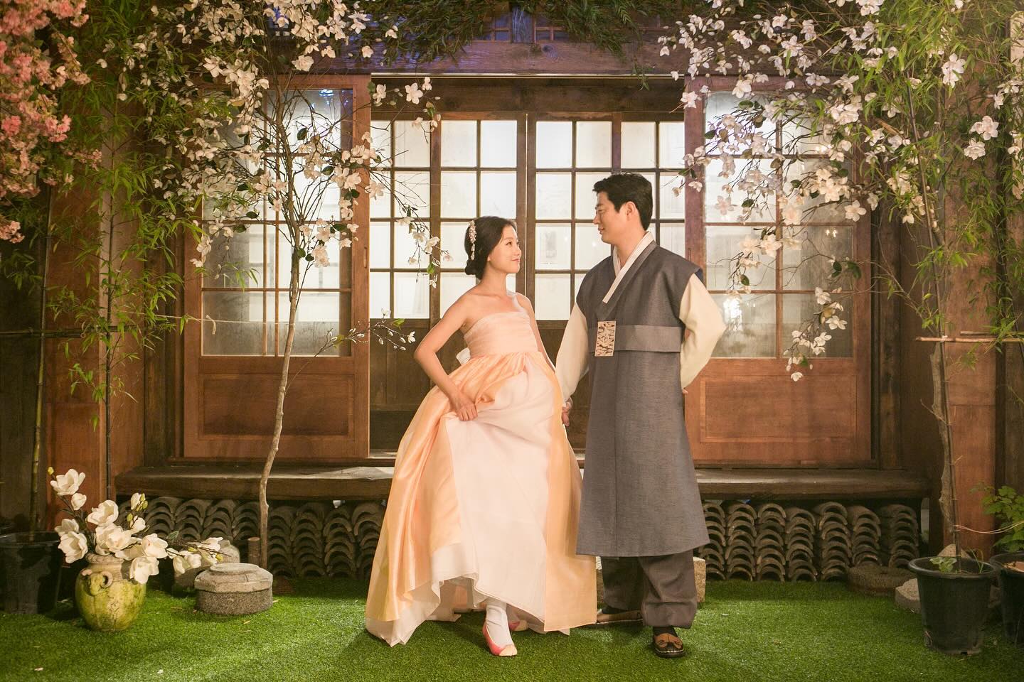 #6주년 #결혼기념일 
#커플 #부부 #웨딩촬영 
#추억 #웨딩드레스 #한복 #결혼사진