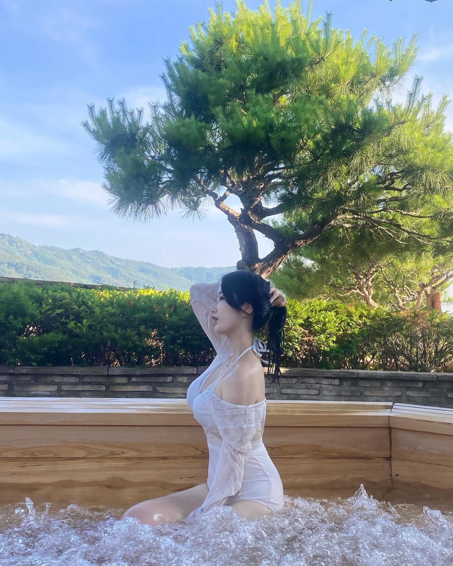 한번 입구 안입는 수영복 쌓여있는 사람 나뿐인가아...☁️ 그나저나 요즘 벌린 일 10개순환에 시험기간이라 너무 바쁘고 잠도 거의 못자서 잃어버린 내 미소 돌려줄 사람...ㅠㅜ 🙃
.