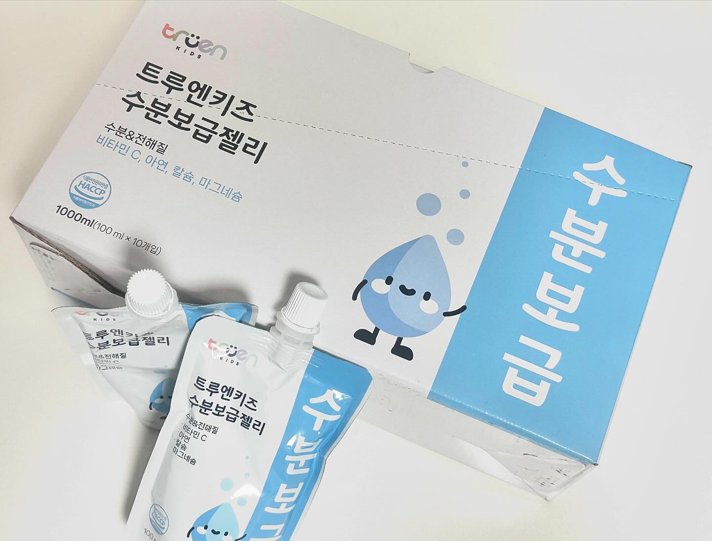 아이들용이지만 어른들도 좋아하는 트루엔키즈 수분보급젤리🩵
샤인머스켓맛이라 맛도있고 10kcal라서 부담 없이 먹을 수 있어서 좋은제품!

truen_kids challengers.race #트루엔키즈 #수분보급젤리 #어린이수분보급 #어린이음료
