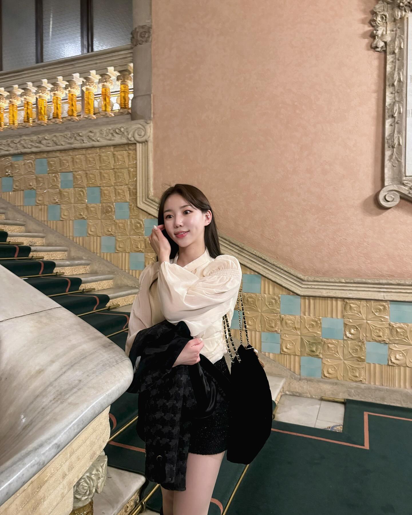 스페인 카탈라냐 음악당에서 들었던 클래식은 
평생 못 잊을 거 같다🎵🖤🇪🇸
(그리고 공연 내내 엄마는 계속 자던디,,진짜 클래식을 좋아하는 게 맞는 지 의문임ㅋ...꾸역 꾸역 눈감고 감상한거라는 스페인 참새씨,,🐥❤️긔욤)