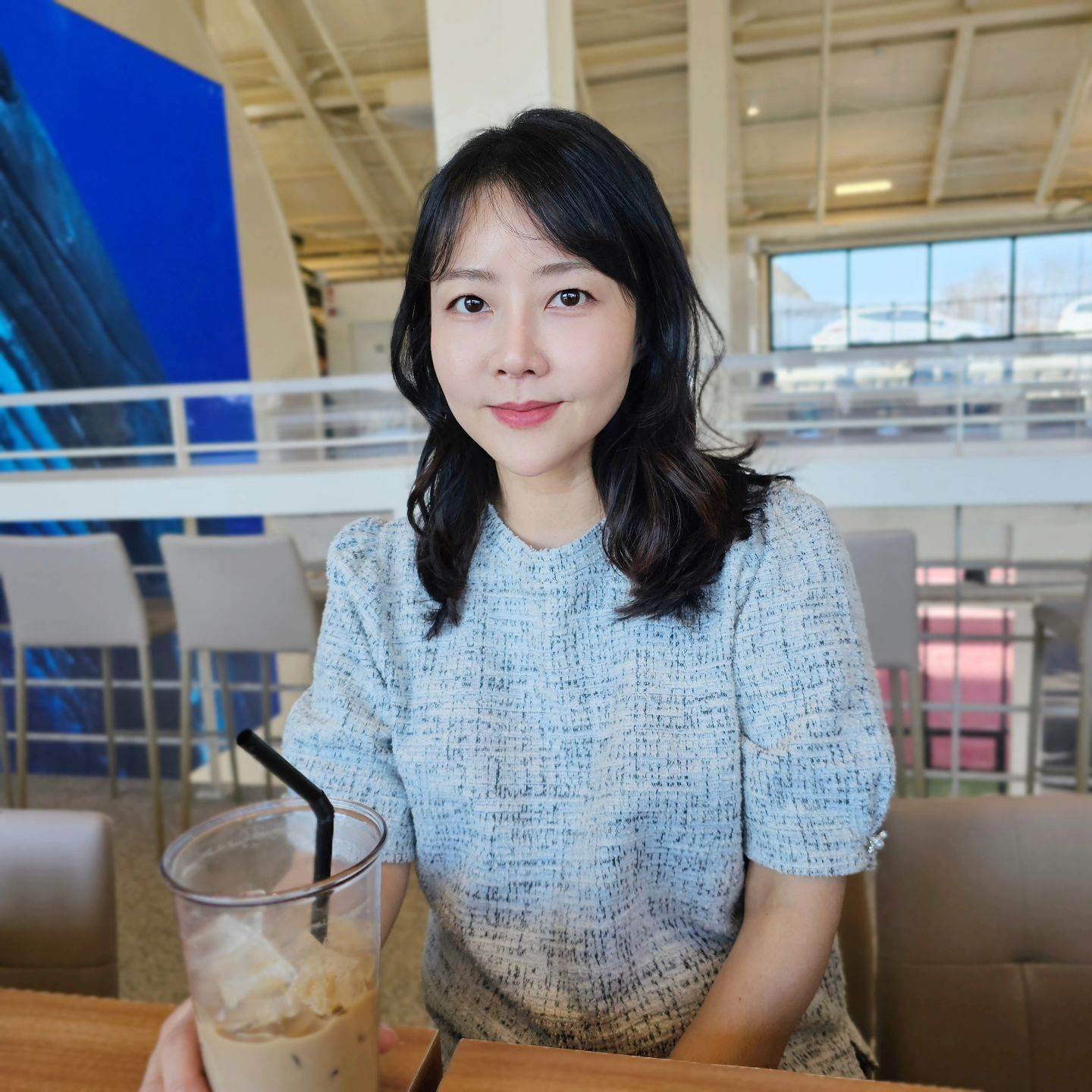 윤곽관리로 유명한 테르미 다녀왔어요 ^^
요즘 안찍던 셀카도 찍게 되고
얼굴라인이 정리되는 게 확 보이네요
관리 중간 중간 신경도 많이 써주셔서
더 만족스럽답니다

16년 경력의 전문가가 만든 브랜드
신뢰도도 높고 상담할때도
엄청 꼼꼼하게 챙겨주시고
앞으로도 잘 부탁해요💕

#테르미 #자기관리 #작은얼굴 #얼굴윤관 #경락 #피부샵 #붓기관리 #리프팅 #안면비대칭 #청담동경락 #청담동피부관리실 #테르미청담점 #테르미에스테틱 #뷰티 #셀카