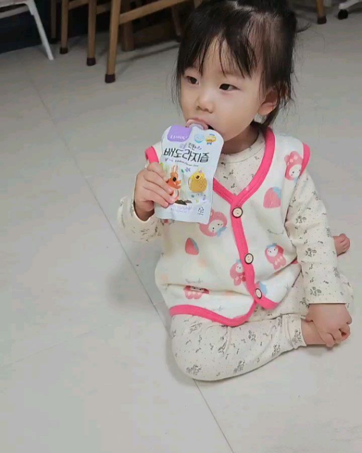 오늘도 귀여운 지유🩷

#배도라지즙 #배도라지 #아기배도라지즙 #겨울