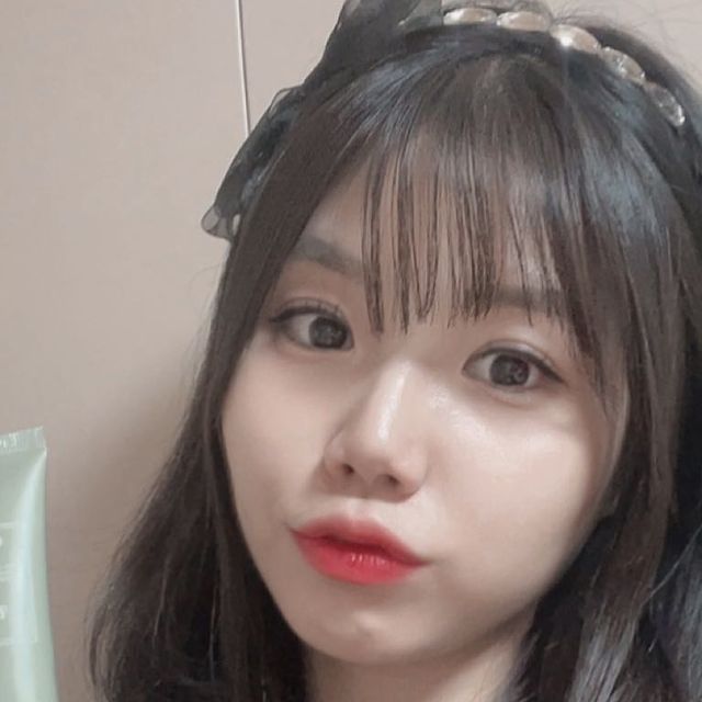 소통🙋🏻‍♀️INFP ☁️ on Instagram: "#광고 #비긴어스 #톤업크림 🤍🩵 기초케어 후 필수 품 톤업크림🤍💚 #쌩얼메이크업 에도 얘만한게 없죠! 톤업크림들이 퍽퍽하고 달덩이 처럼