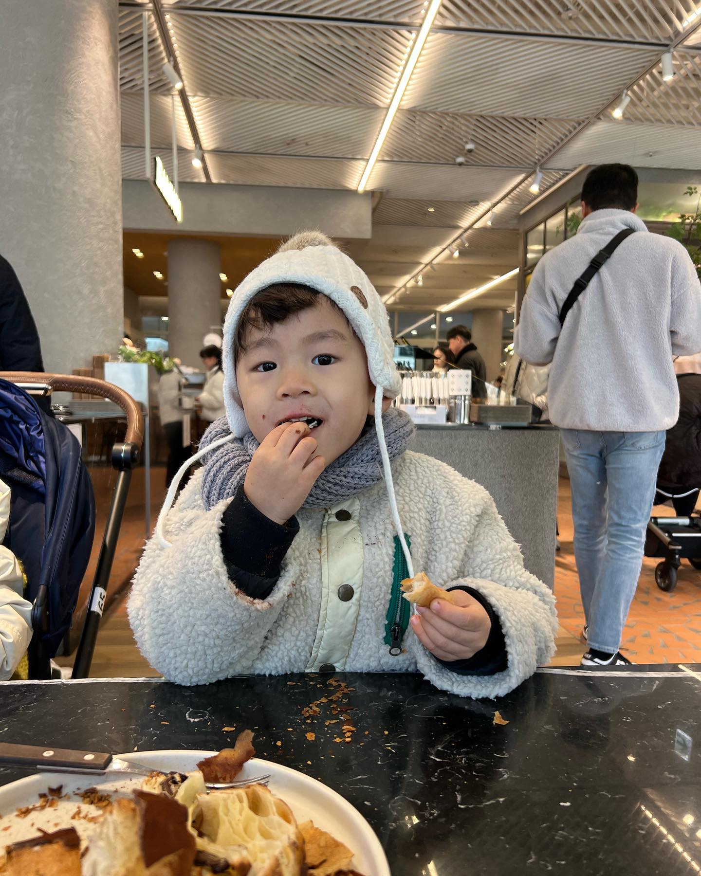 패스츄리 맛집 발견...
크로아상이랑 쇼콜라 무슨일이야....
앞으로 스페이스원 갈때마다 여기 예약❤️

#스페이스원 #스페이스원맛집 #스페이스원카페 #카페밤부 #밤부베이커리 #남양주카페 #쇼콜라크로와상 #크로아상맛집 #아들둘 #둘째표정 #와오