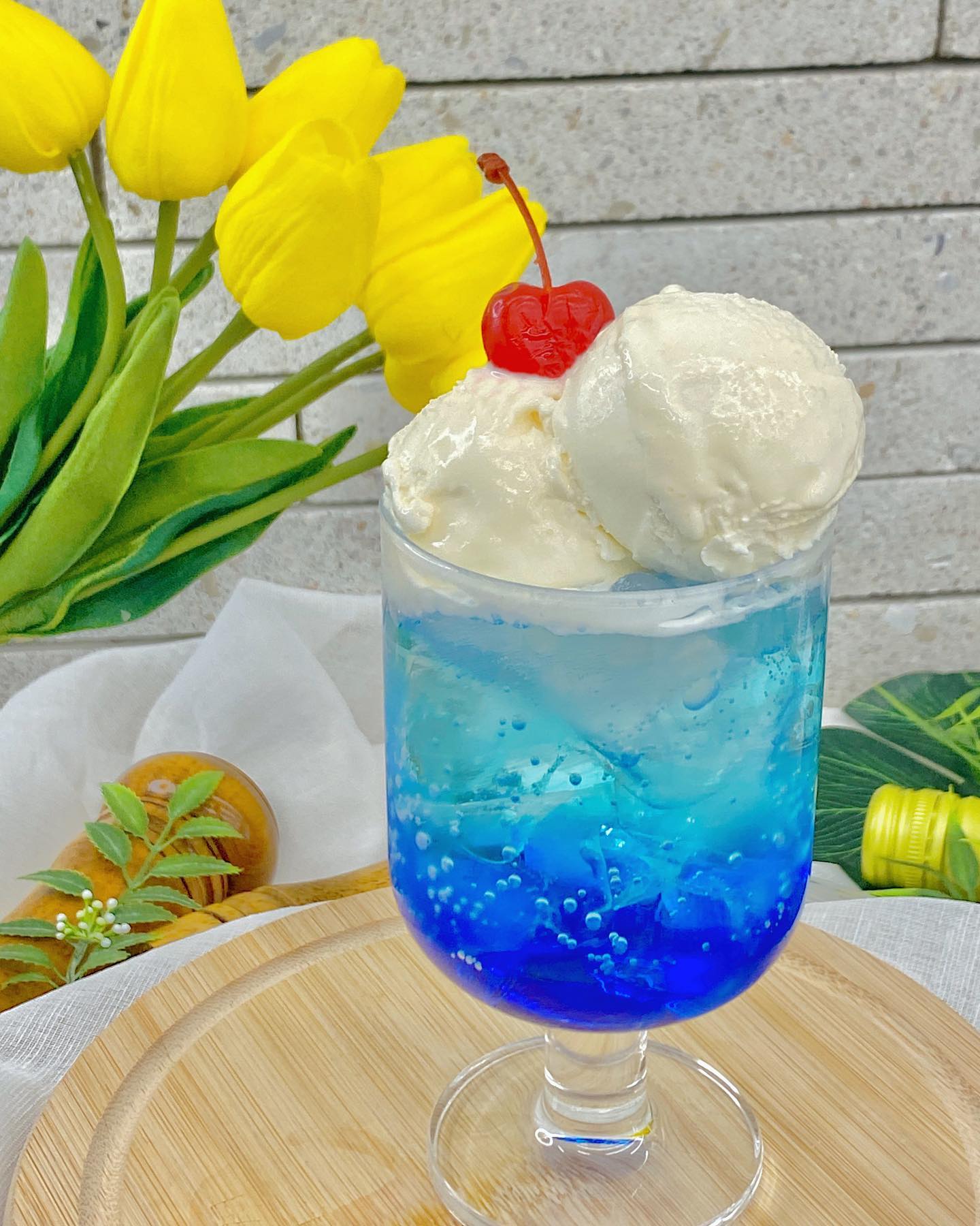 .
#아이스크림올라간에이드
#뽕따에이드 💙
#구름에이드 ☁️

체리 한 알 올릴때 짜릿해🍒