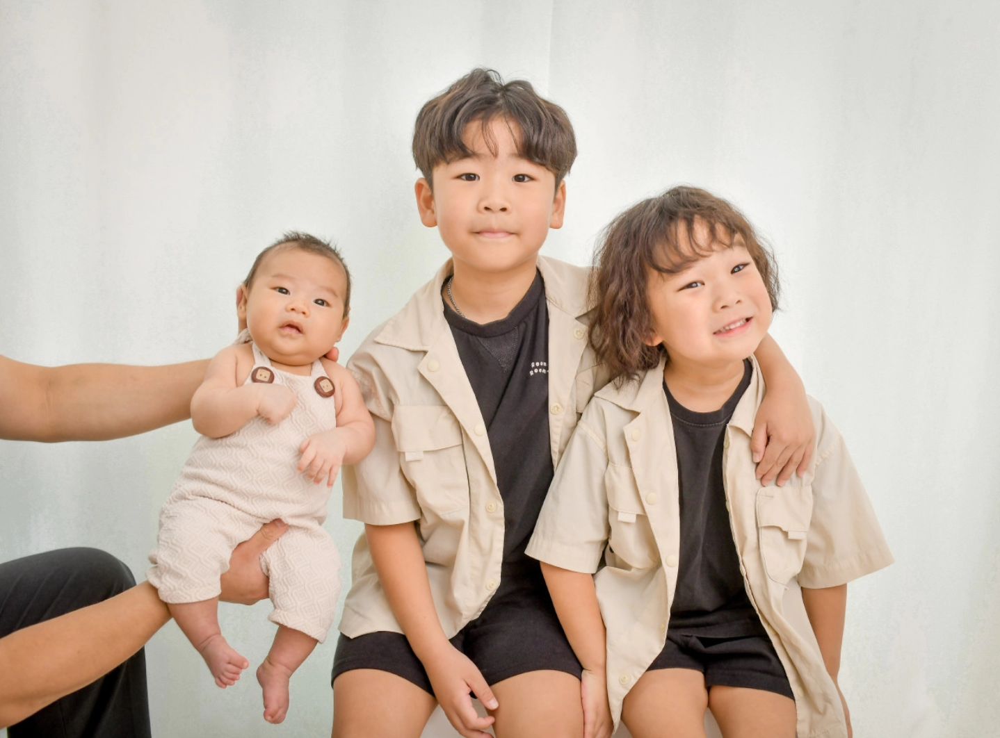 ᥫ᭡ˎˊ˗

솔직히 좀...마음에 확 들진않..
뭔가 아쉽지만
쓰리샷은 귀하니깐...🥹

피드박제는 해야죵🤣