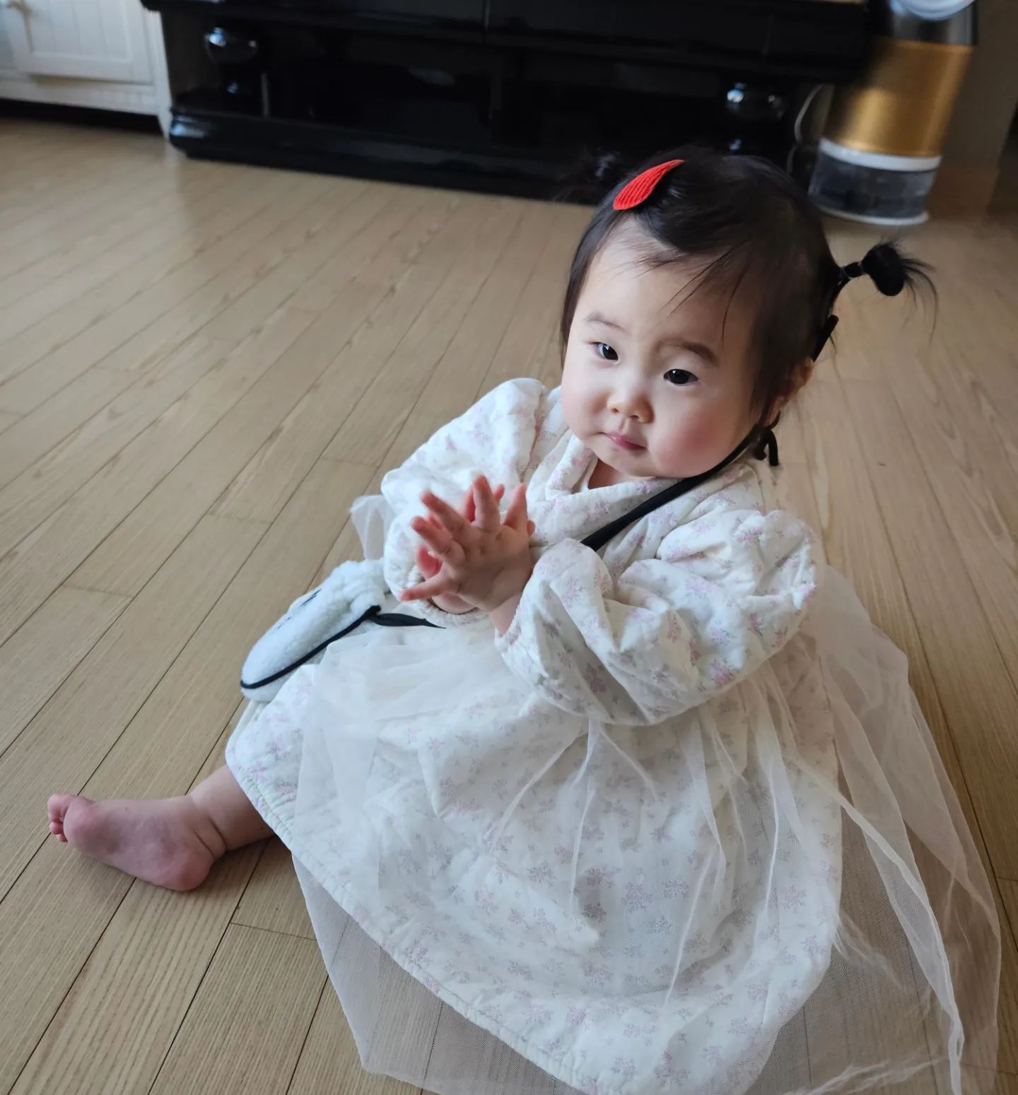 👶🏻24.02.10👶🏻
엄마가 진짜 혹시나 하고 할머니집 가기전에 한 번 알려준건데 ㄴㅓ 이렇게 잘해버리기 있냐구🫶🏻
덕분에 다니 복주머니 두둑해 엄마가 잘 저금해놓을게(엄ㅁㅏ 믿..지...)
다니 세배 받으신 분들 모두 새해 복 많이 받으세요💕🙏🏼

✔️404days