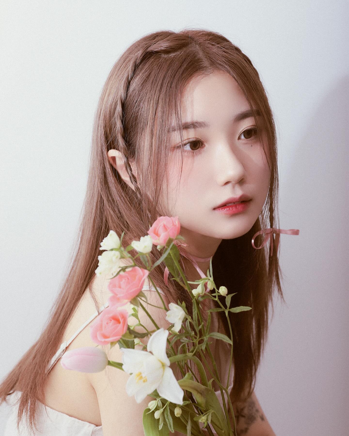 반응이 좋길래... ◡̈
.
.
.
.
.
.
#📸 #더리프 #thereef #사진관 #사진 #사진촬영 #촬영 #프로필사진 #프로필촬영 #프로필 #꽃프로필 #컨셉사진 #대전사진관 #대전 #선화동 #은행동 #염색 #매트브라운 #2024