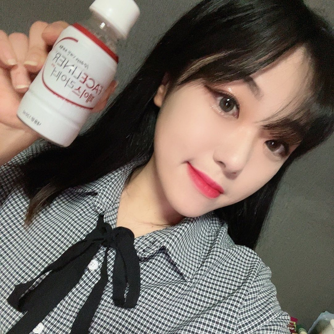 #협찬 
페이스라이너 

자극적인 음식을 좋아하는 저로서는 아침에 얼굴 붓는게 항상 있는일이였어용 이번 기회로 페이스라이너를 만나게 되어서 하루에 아침에 1번 저녁에 1번 총 두번씩 식전에 마셔주면되는제품이라서 간편하게 먹을 수 있었고, 작은크기로 가방에 넣어두고 다니기도 간편했달까? 붓기관리에 도움이 필요하신분들에게 강추 !
.
.
.
#페이스라이너 #얼굴라인 #가벼운얼굴 #몸매라인 #천연원료 #수분관리 #뷰티드링크 #스테디셀러