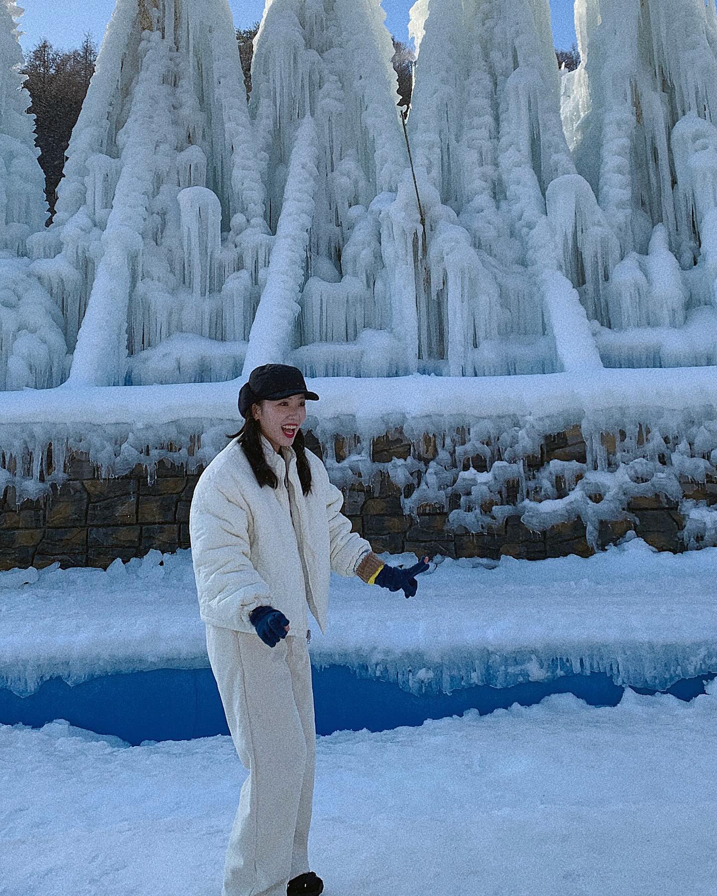 이번 겨울 여행도 성공❄️♥️
우리 단체 사진 찍어주신 분께서 
웃으신 걸 영상으로 만들면서 알았다🫢