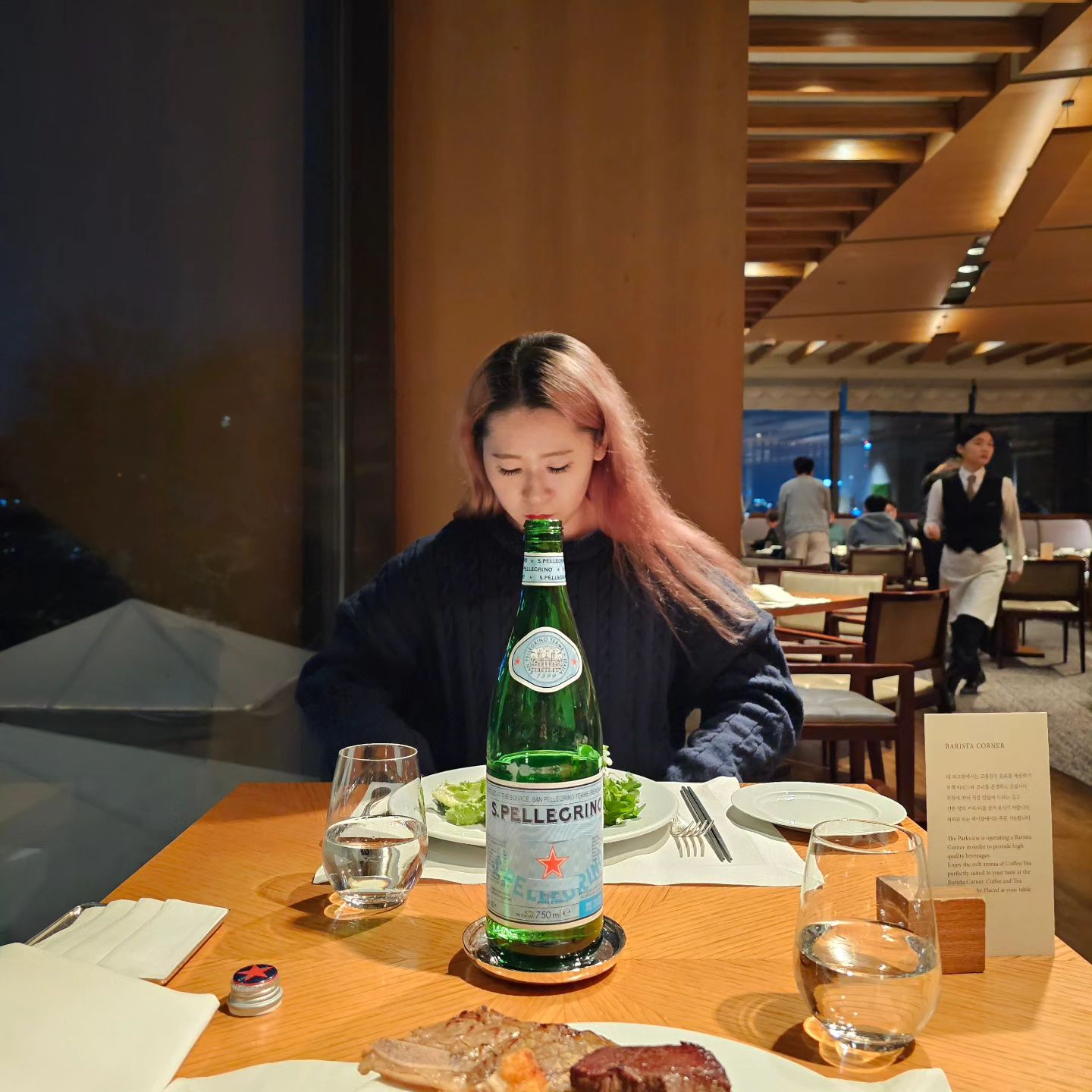 -
샐러드랑 갈비, 젤리 너무 맛있다구🫠
.
#신라호텔 #신라호텔더파크뷰