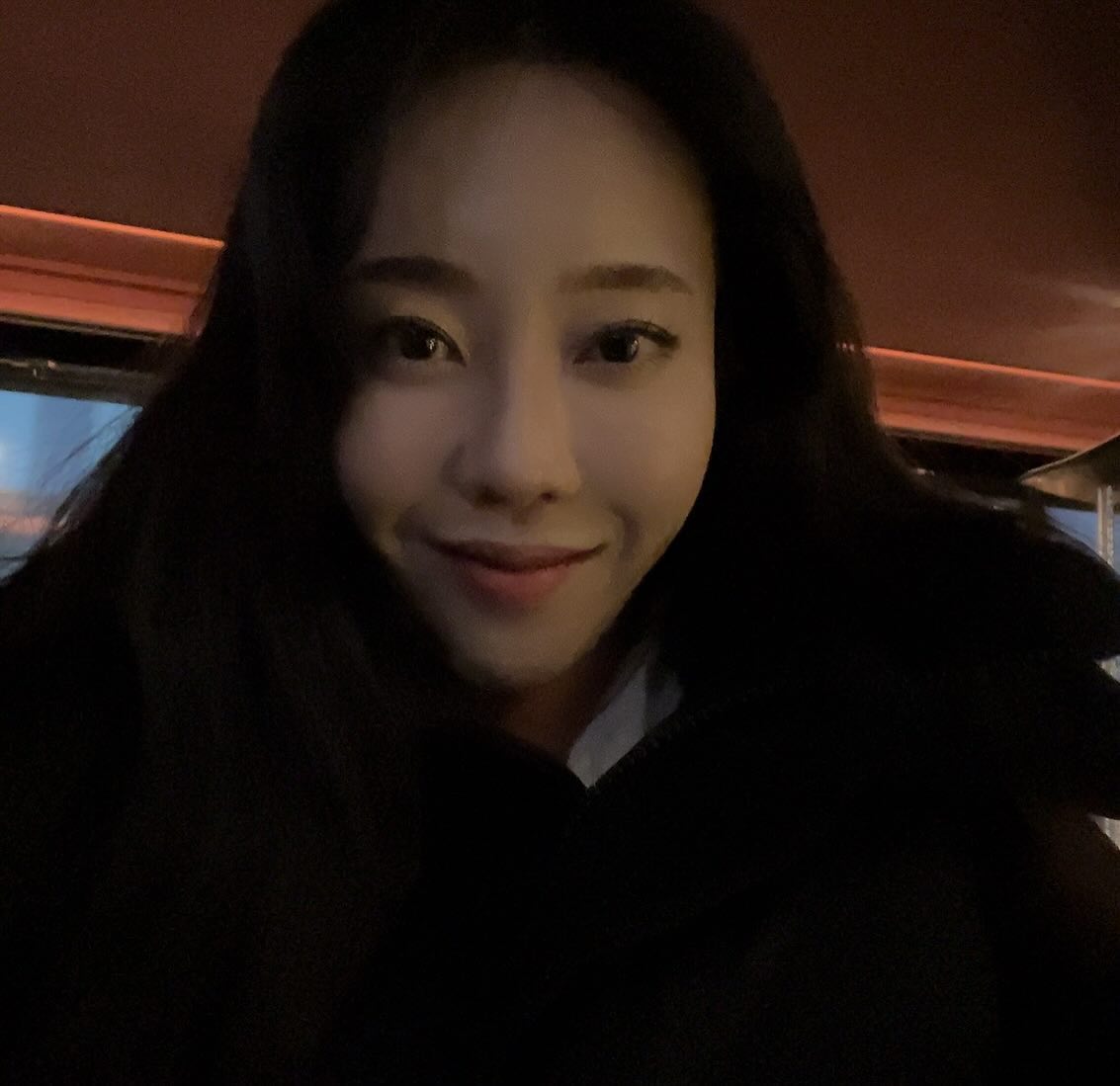 다들 폭식주말후엔 뭐해요? 

한시간 동네 빠른걸음걷기 성공🙋🏻‍♀️
월요일은 헬스장을 닫아요ㅠ 

아무것도 제한하지 않았던 지난주말!
그래도 공복시간을 길게 유지 해 주는것과 식초트릭은 했어요! 
그리고 자기전 땅콩볼 발마사지 20분! 

그래서 어제 잠들며 내일은 무조건 공복으로 
동네 빠른걸음 한시간 걷기 약속을 했어요! 
(그럼 초코나 실컷 먹을걸 그랬나? ㅎ)

내가 하고싶은일과 꼭 해야하는일 둘다 10분의 1도 못해내는 
요즘이지만 월요일 시작 이정도면 성공이라 생각할래욧! 

✅식단을 하기전에도 식초음양수를 습관적으로 마시니 
생야채를 먹으면 불편하던 속도 괜찮아 지는것 같아요! 
물론 약간의 찐야채를 가장먼저 먹으려고 해요. 

⚠️식초트릭 하실때 하루30ml 이상은 넘지않게 주의하래요! 
⚠️식직전에 위가 약하면 식사중간에 ^^

✅오늘은 19:4!! 
간헐적단식을 습관적으로 일년이상 지속하다보니 빈속이면 속쓰리던것도 오히려 좋아지고 입을 풀어줬다 막았다가 하는 몸속임 패턴도 가끔 재미가 있어요:) 

남이 만들어둔 컬리 샐러드 아주 퀄리티가 굿이에요! 

한번에 흡수되는 단백질양의 제한이 있기에 
저는 하루 고강도 운동시 72그람 아니면 50그람 정도를 먹어요. 
두번에 나눠서요! 그래서 샐러드에 단백질 함양이 부족하다 싶으면 
코코넛워터에 유청분리100% 무맛 단백질 쉐이크를 함께 먹어요! 

호주에서 루틴을 정말 열심히 했을때인데 계속 살이 올랐을때
그때 제가 찾은 원인들은 다음에 한번 정리 해볼게요! 😊

#다이어트일기 #유지어터식단기록 #유지어터소통 #다이어터소통 #중년다이어트 #40대여자 #30대관리 #개포래미안블레스티지 #개포자이 #구룡역